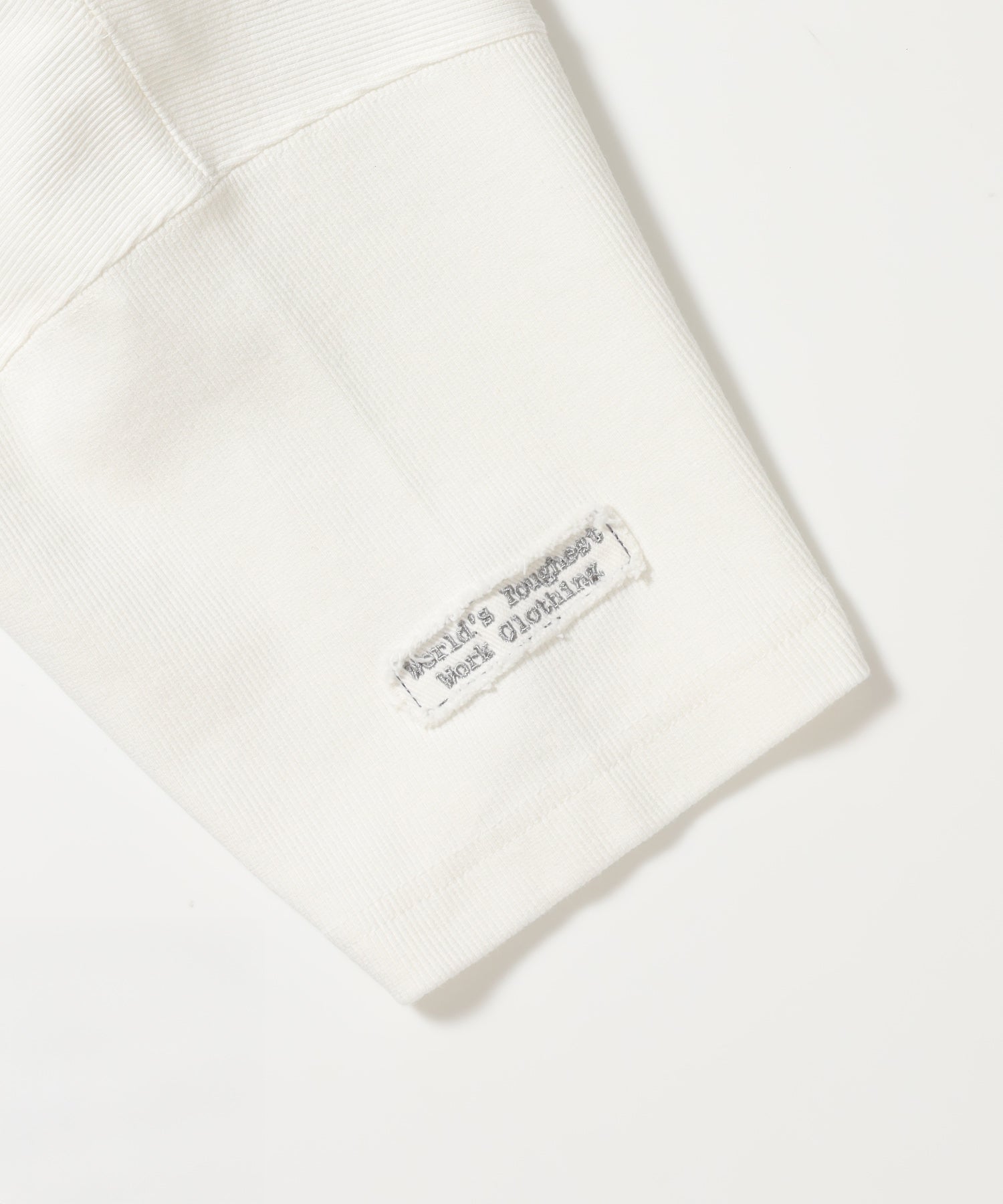 LETTERED RIB TEE / Tシャツ 半袖 クルーネック 刺繍 ワッペン ワンポイント ユニセックス ピス ホワイト