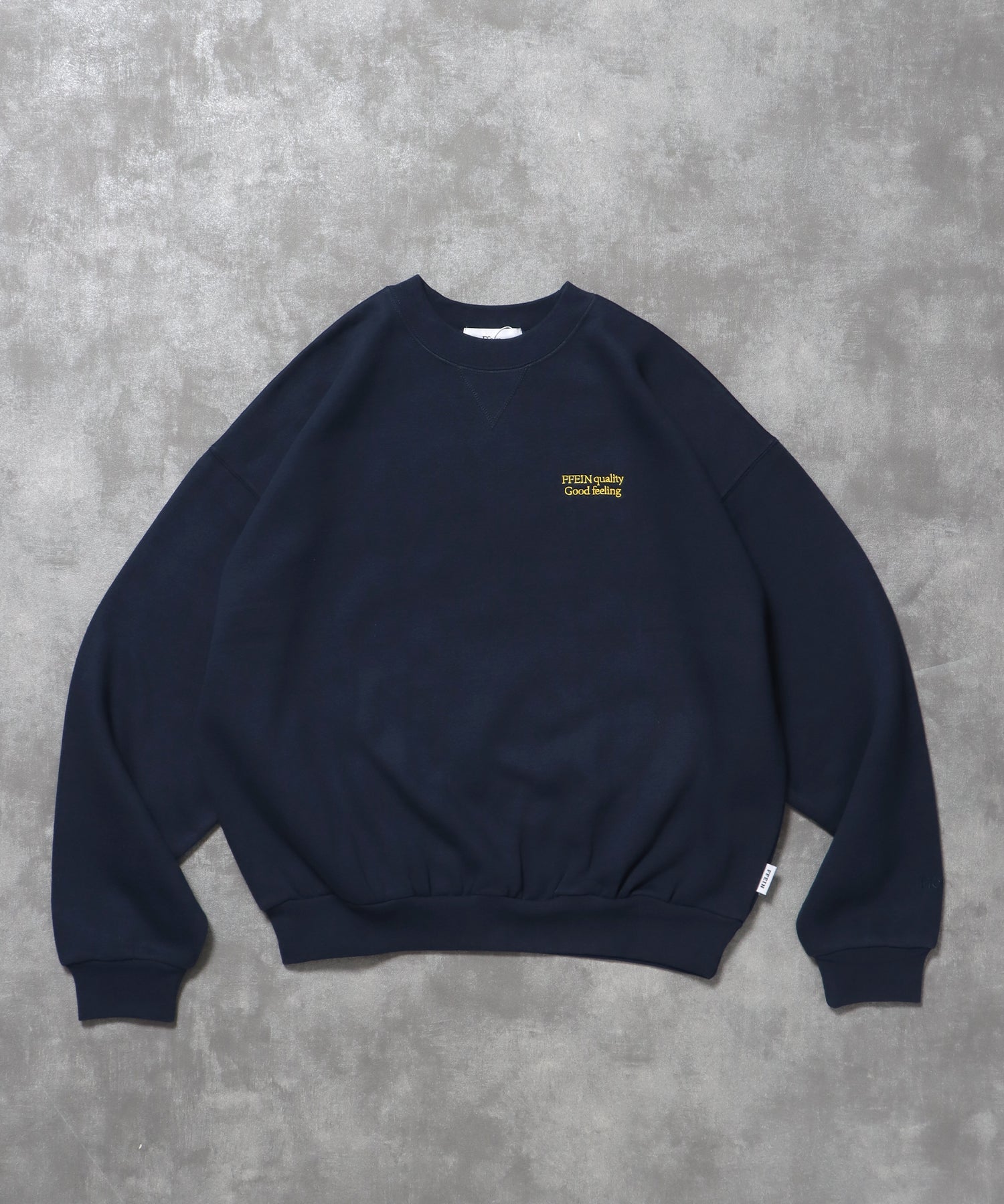 ワンポイントロゴプルオーバースウェット / 刺繍 ワンポイント シンプル ノームコア 綺麗目 シティガール シティボーイ 裏起毛 ネイビー