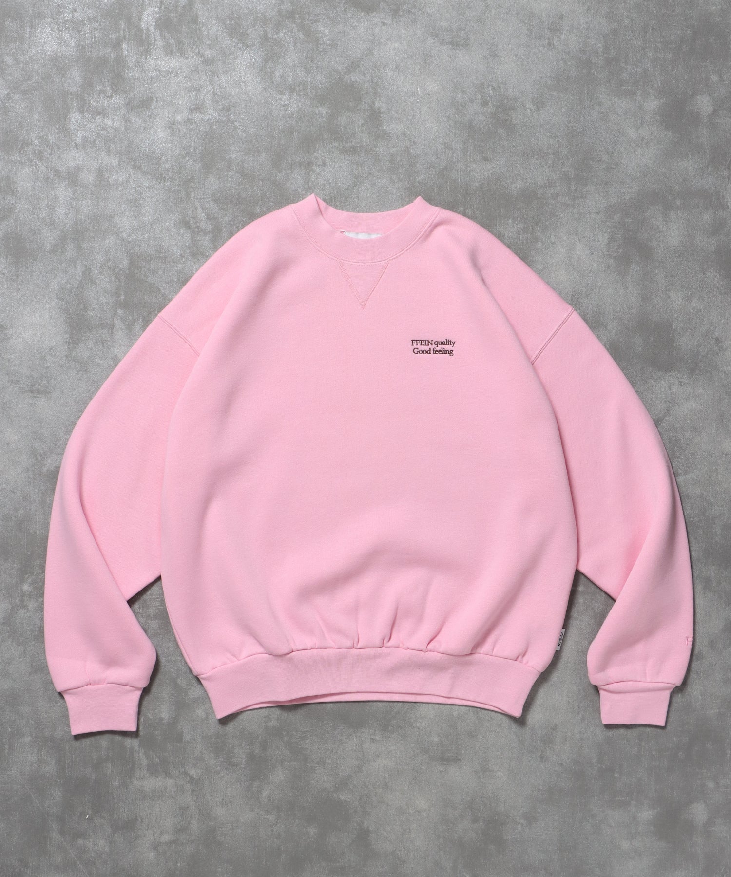 ワンポイントロゴプルオーバースウェット / 刺繍 ワンポイント シンプル ノームコア 綺麗目 シティガール シティボーイ 裏起毛 ピンク