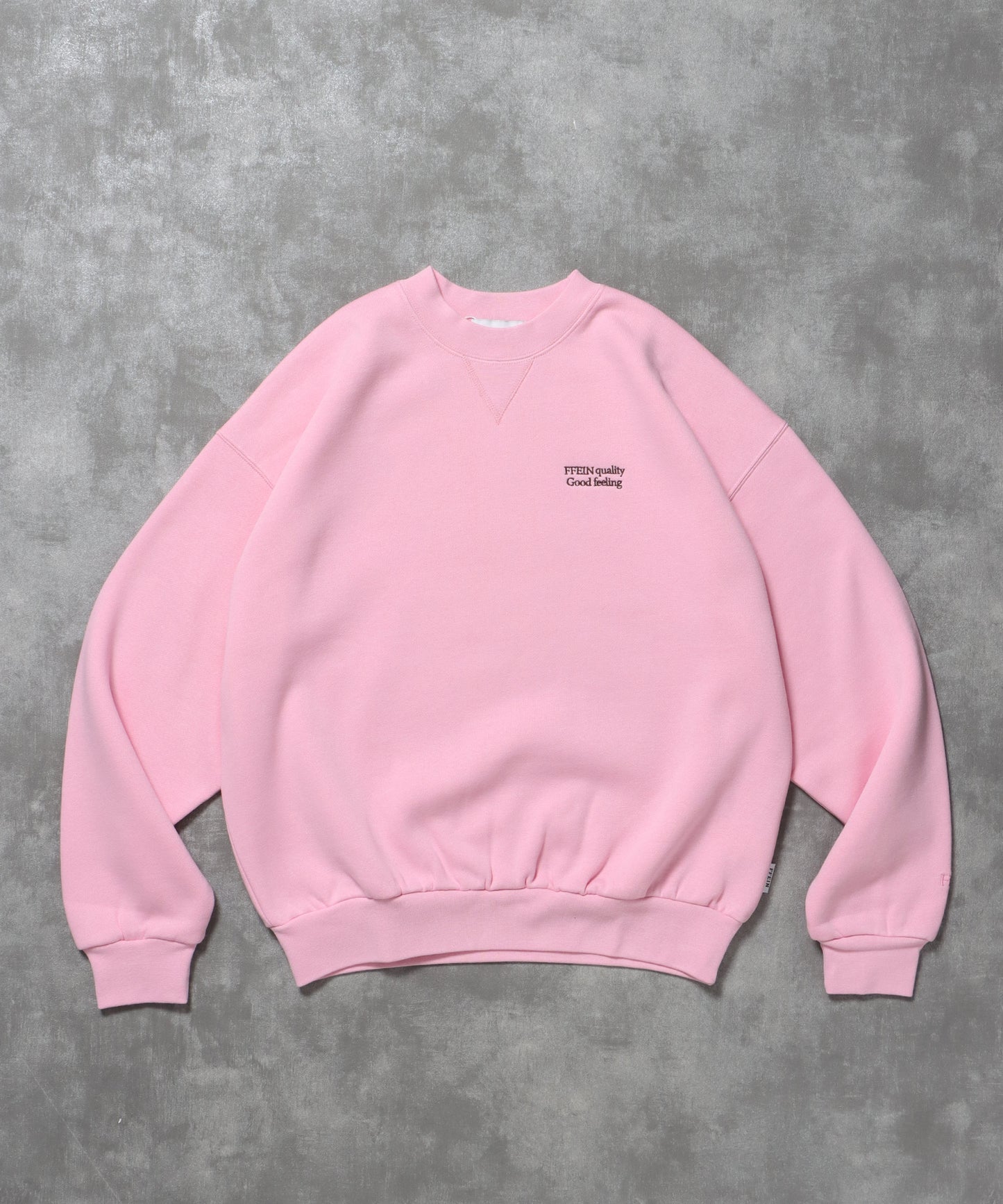 ワンポイントロゴプルオーバースウェット / 刺繍 ワンポイント シンプル ノームコア 綺麗目 シティガール シティボーイ 裏起毛 ピンク