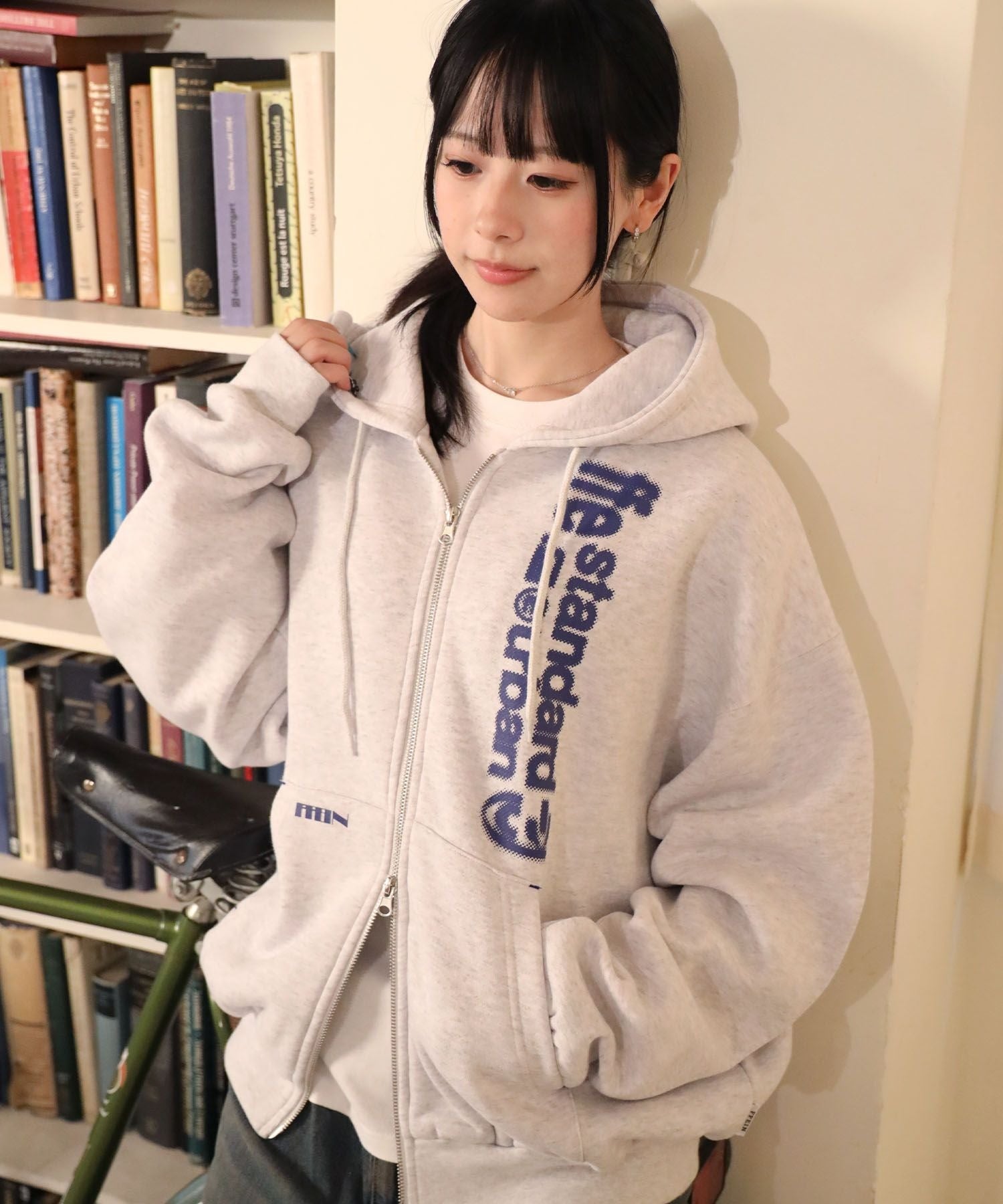 モデル:H160 Size:S アッシュグレー