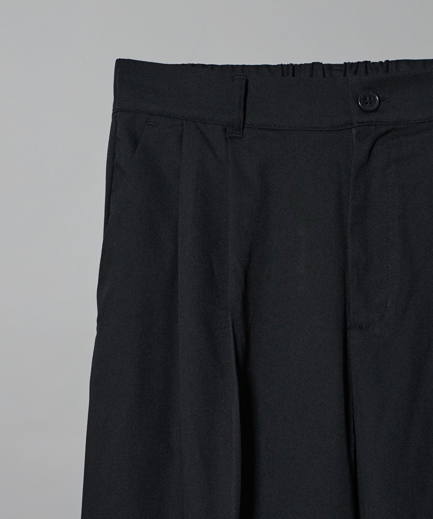 TR LOOSE DESIGN PANTS / TR 2タック ルーズデザイン スラックス ブラック