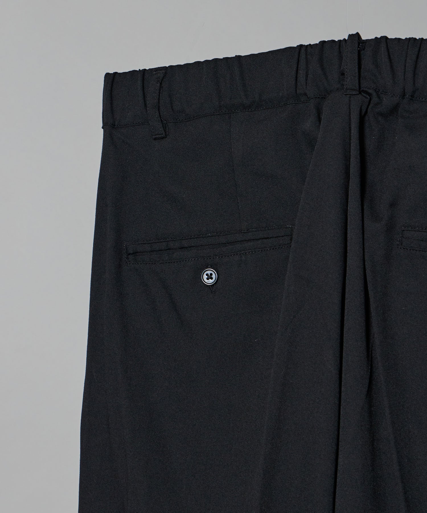 TR LOOSE DESIGN PANTS / TR 2タック ルーズデザイン スラックス ブラック