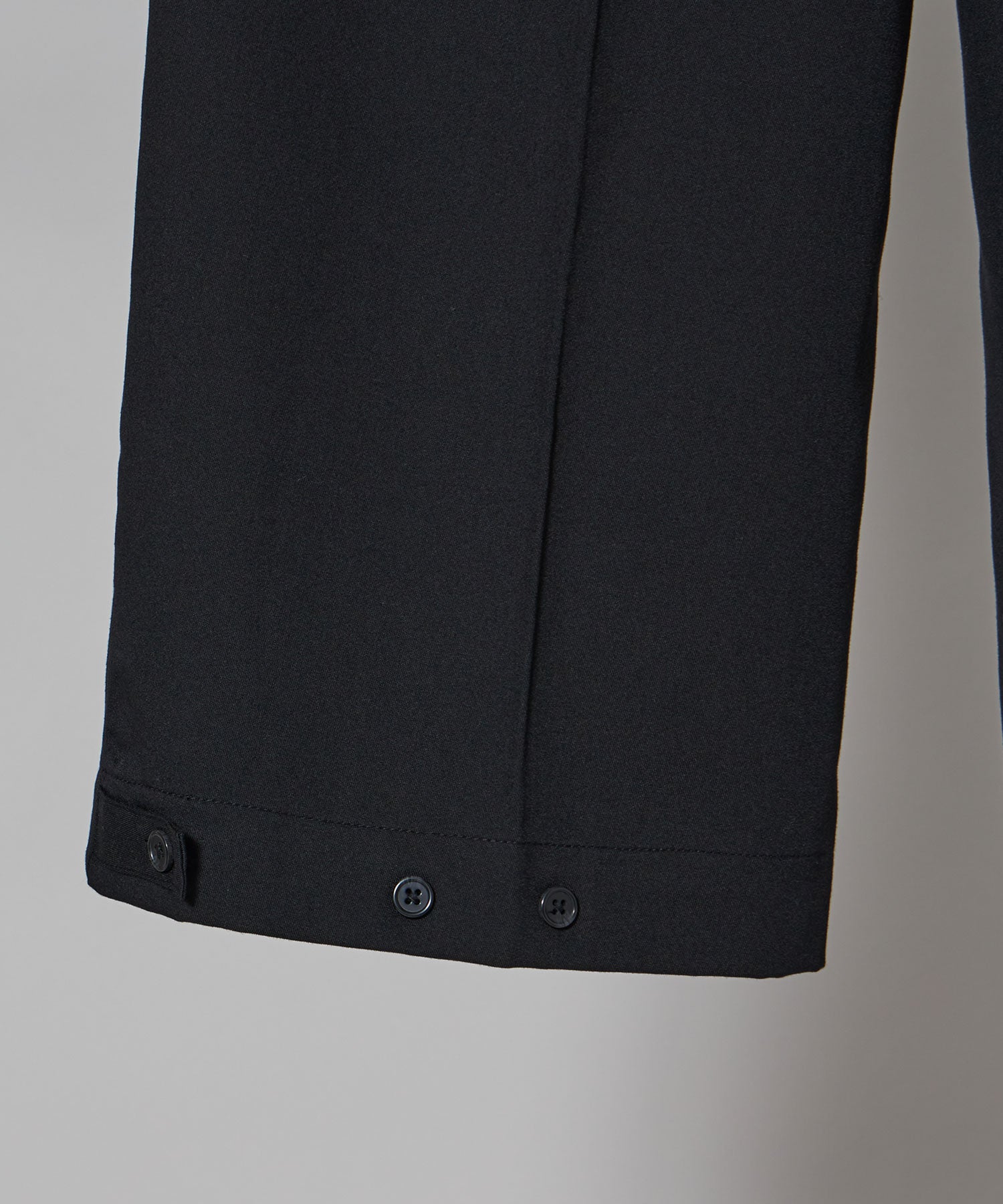 TR LOOSE DESIGN PANTS / TR 2タック ルーズデザイン スラックス ブラック