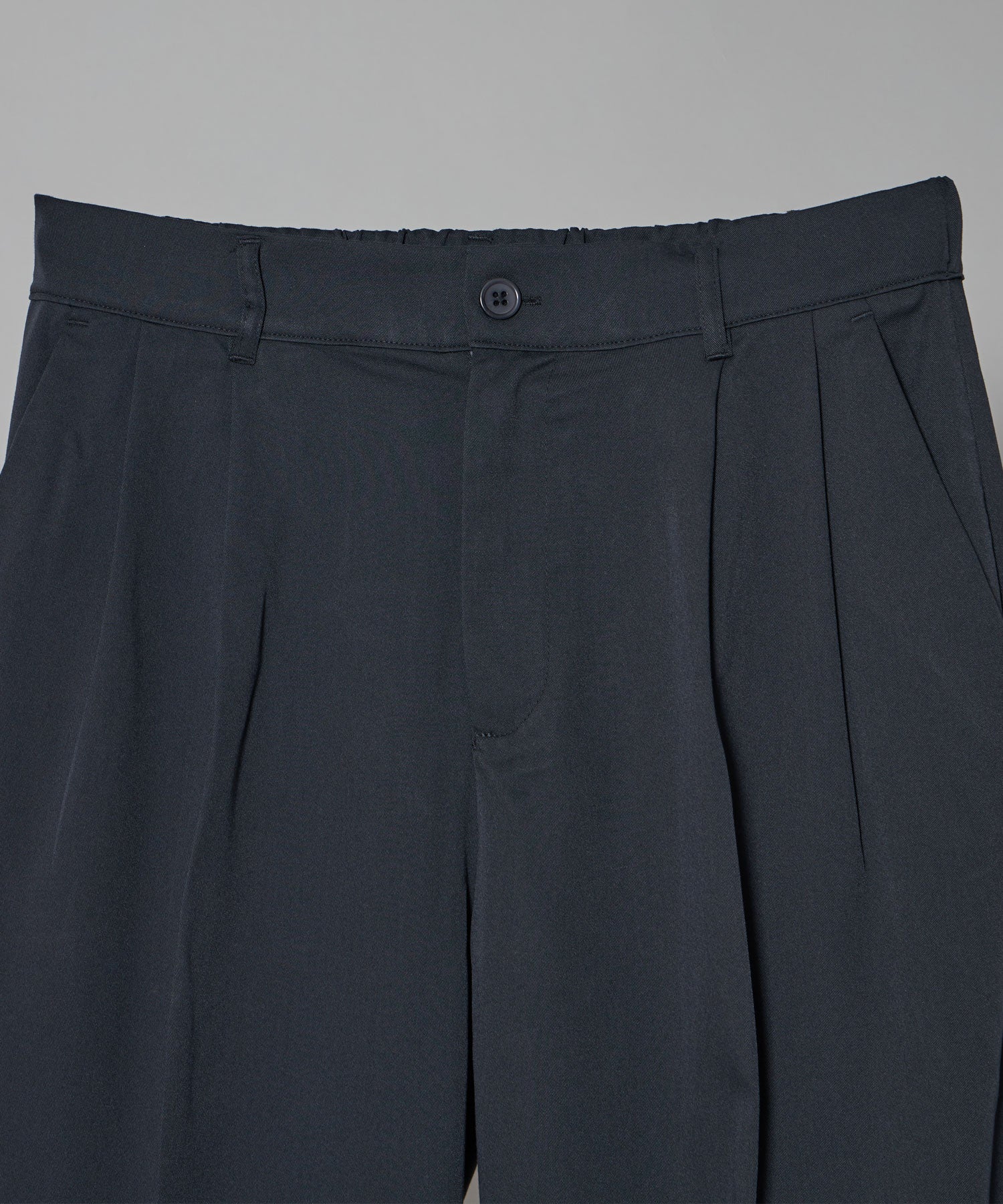 TR LOOSE DESIGN PANTS / TR 2タック ルーズデザイン スラックス チャコール