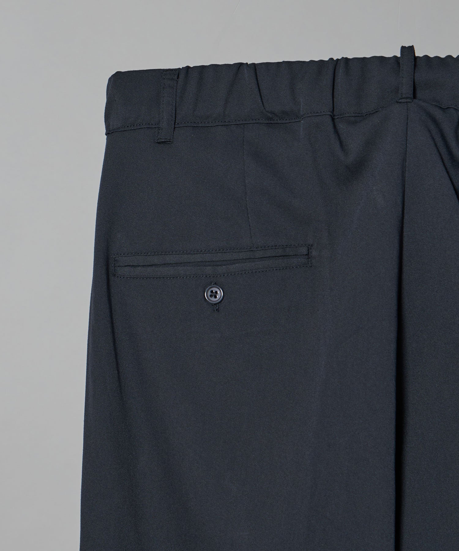 TR LOOSE DESIGN PANTS / TR 2タック ルーズデザイン スラックス チャコール