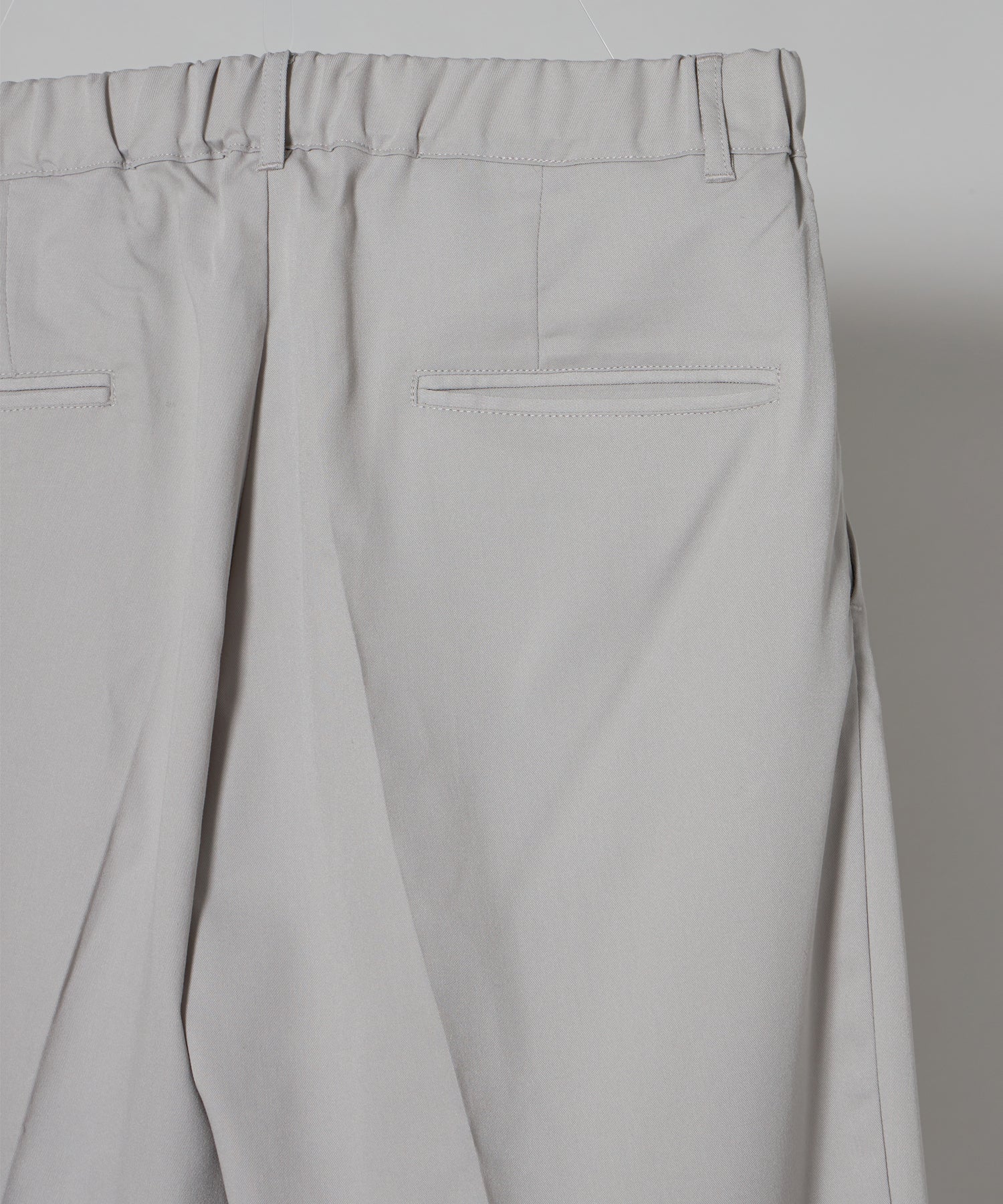 TR LOOSE DESIGN PANTS / TR 2タック ルーズデザイン スラックス ライトグレー