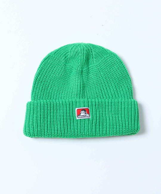 グリーンのニット帽