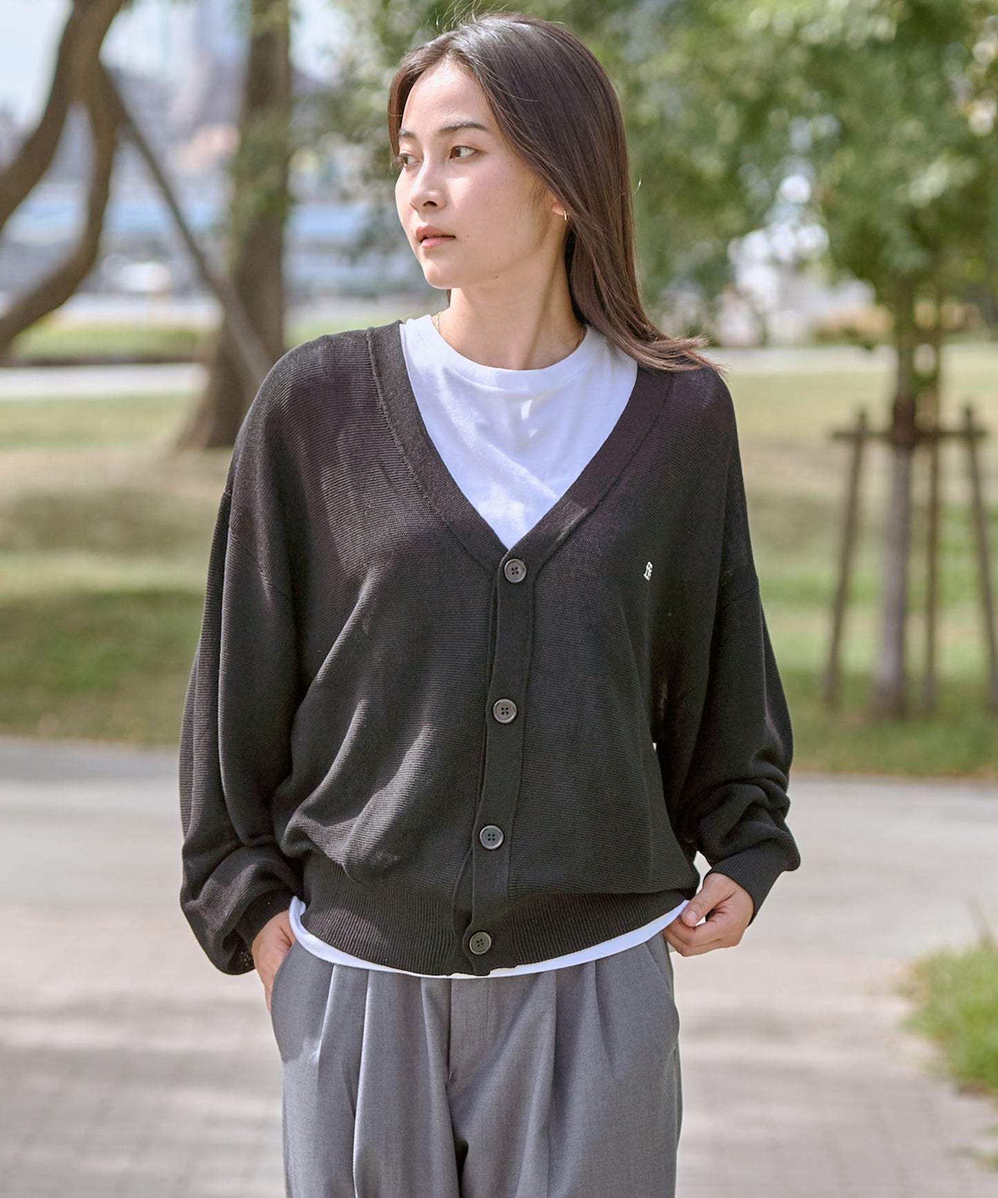 【FFEIN(フェイン)】1PT EMB SUMMER KNIT CARDIGAN / ワンポイント 刺繍 パール編み サマーニットカーディガン ブラック