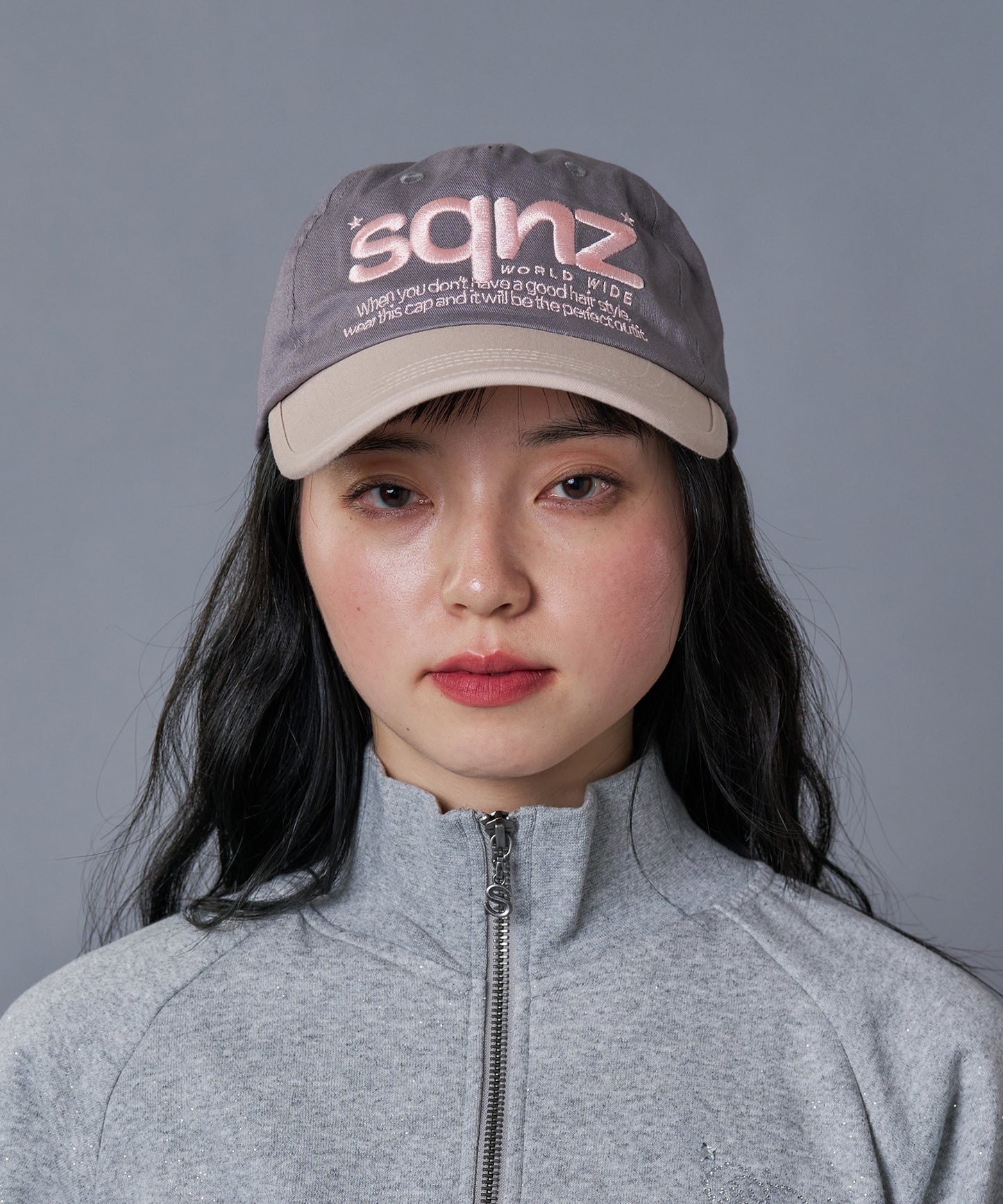 ※WEB限定 / ロゴ刺繍キャップ / sqnz logo cap ライトピンク