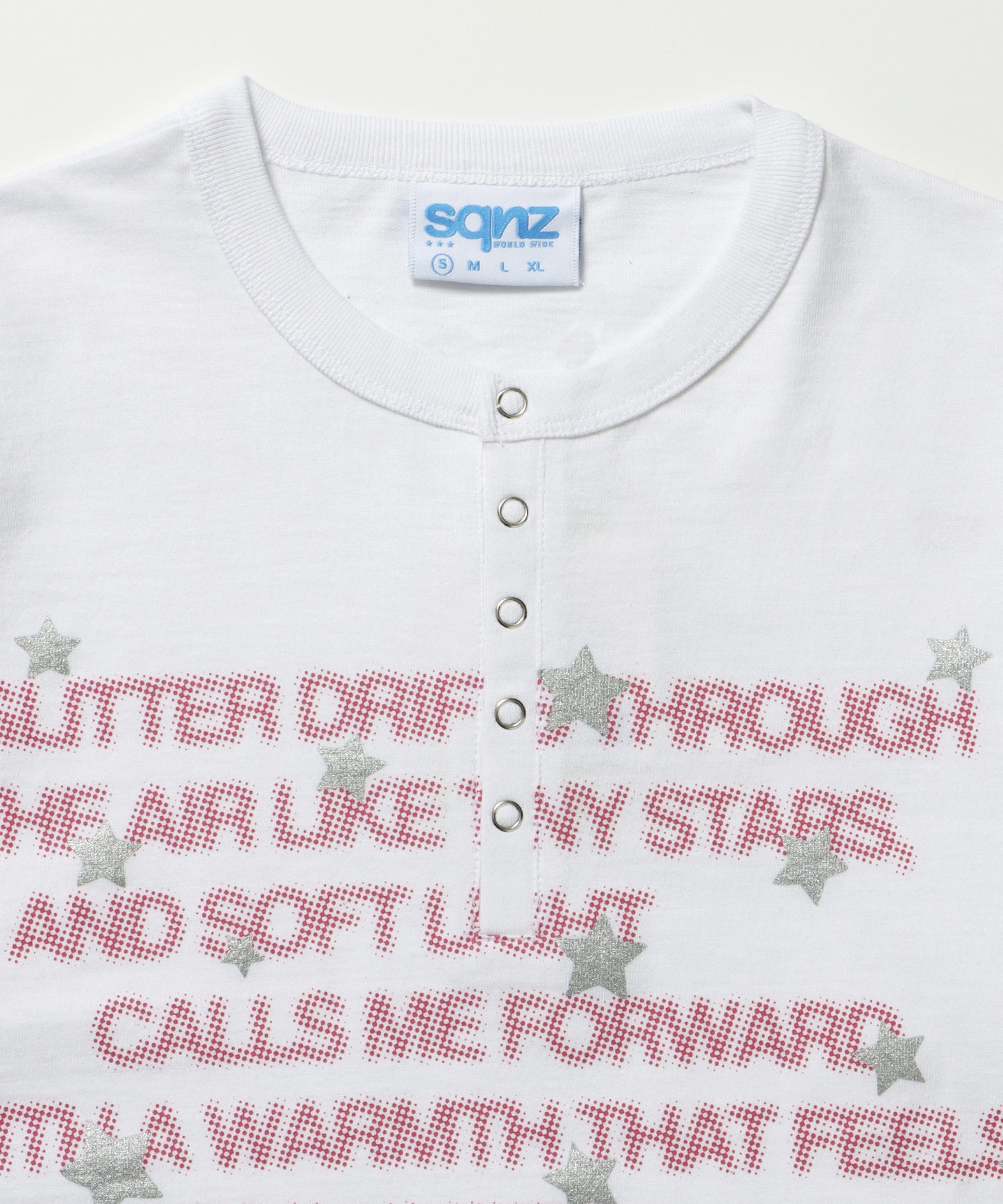 ≪予約商品≫sqnz silver star henlry tee / 半袖 ヘンリーネック Tシャツ シルバープリント 短丈 ホワイト