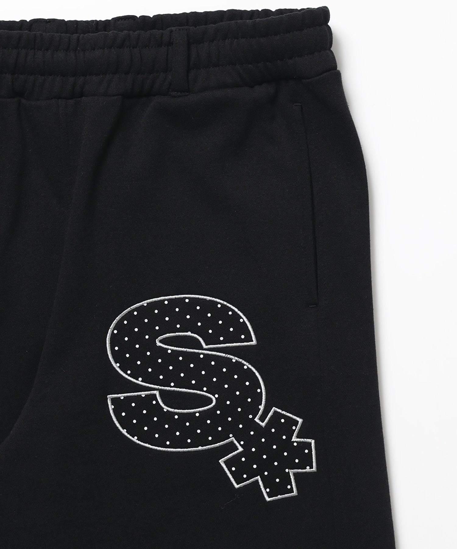 ※WEB限定 / ギンガムドットロゴスウェットパンツ / sqnzU spiral applique sweat pants