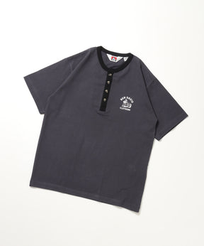 RINGER HENLEY TEE / Tシャツ 半袖 クルーネック ヘンリーネック ワンポイント クラシックフィット リンガー ワンポイント チャコール