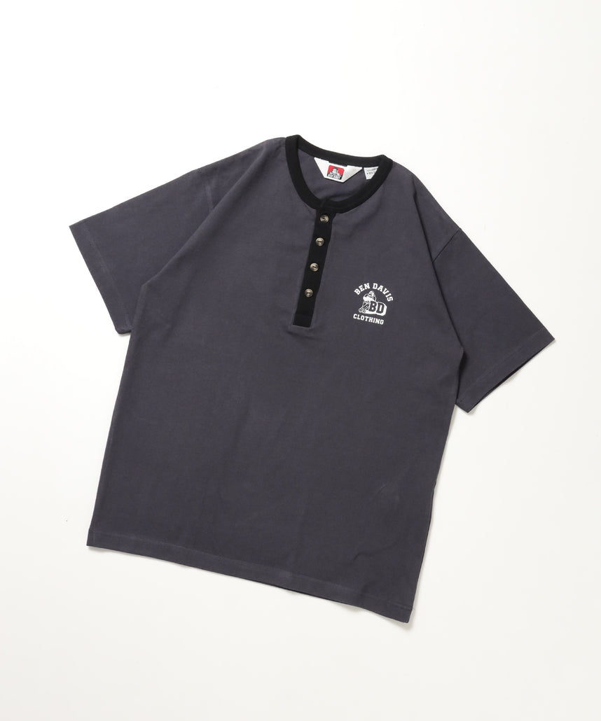 RINGER HENLEY TEE / Tシャツ 半袖 クルーネック ヘンリーネック ワンポイント クラシックフィット リンガー ワンポイント チャコール