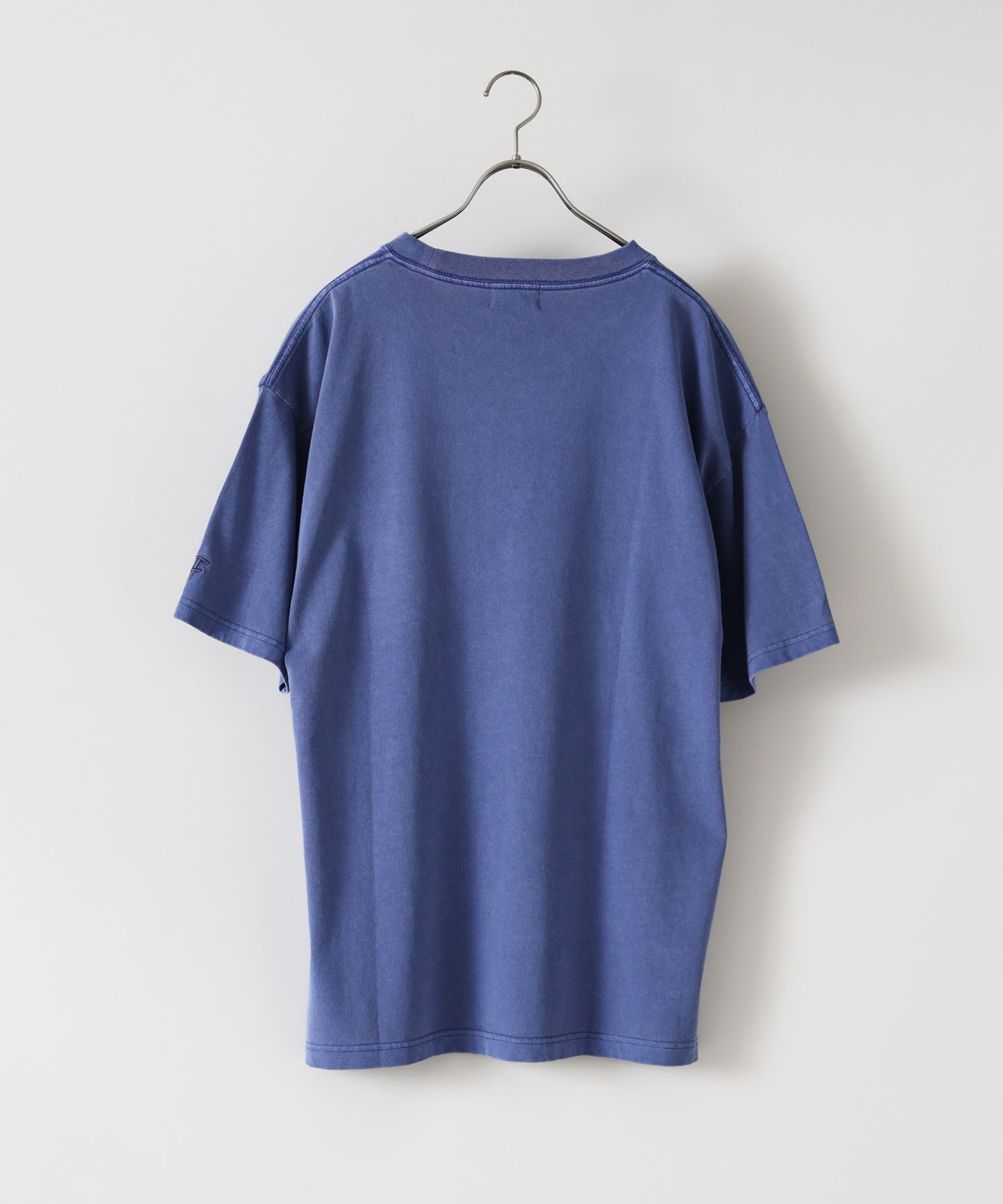 【FFEIN】ヴィンテージライクロゴ刺繍ポケットTシャツ / ブルー