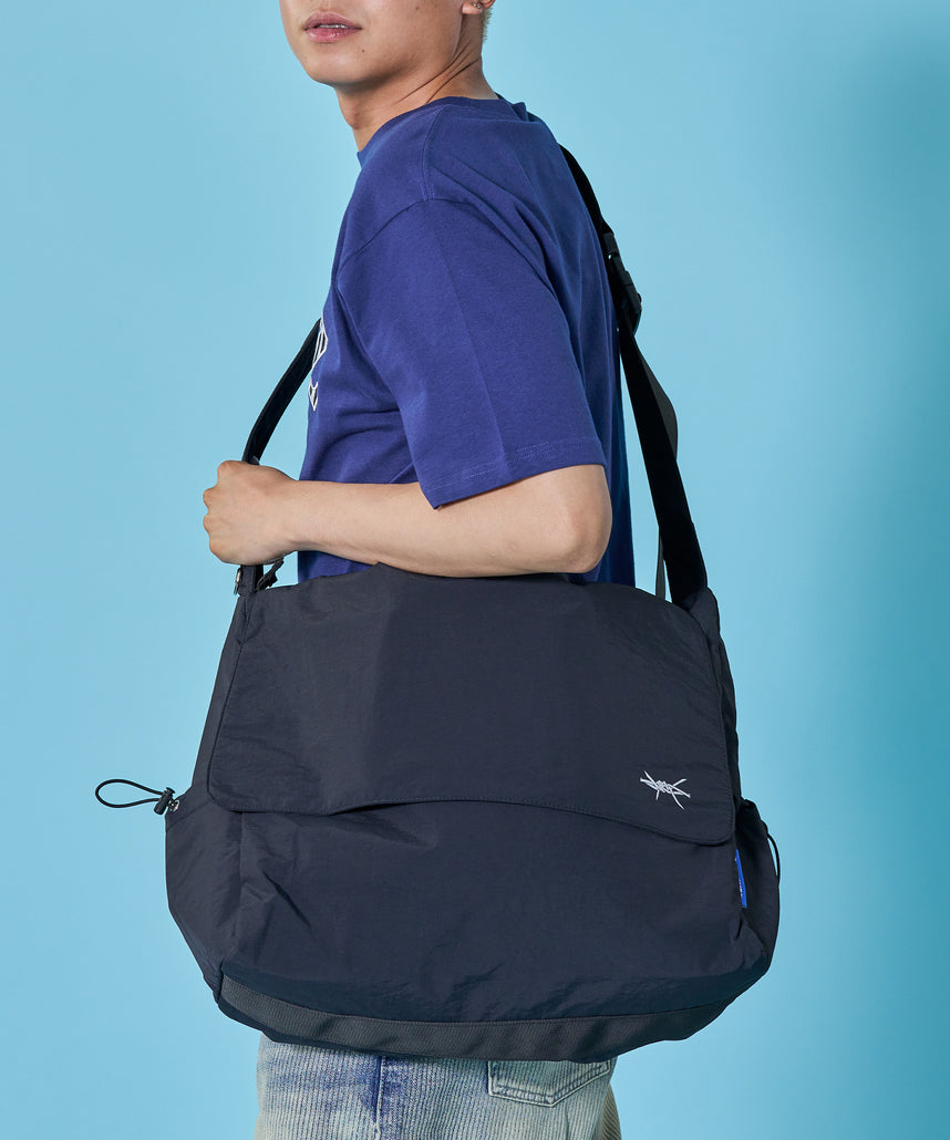 テックショルダーバッグ / TECH SHOULDER BAG ブラック – NAVAL Online
