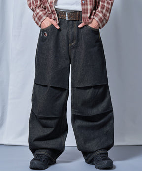 sqnz tucked denim pants / パンツ ハトメ レザーパッチ デニム ボトムス 加工 ワイドシルエット ブラック