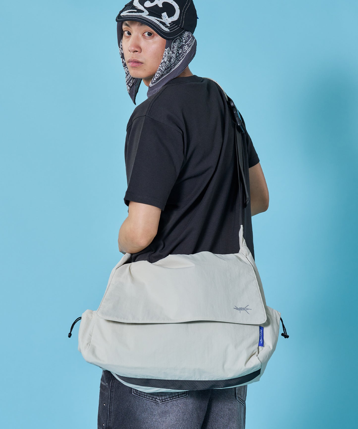 テックショルダーバッグ / TECH SHOULDER BAG グレー
