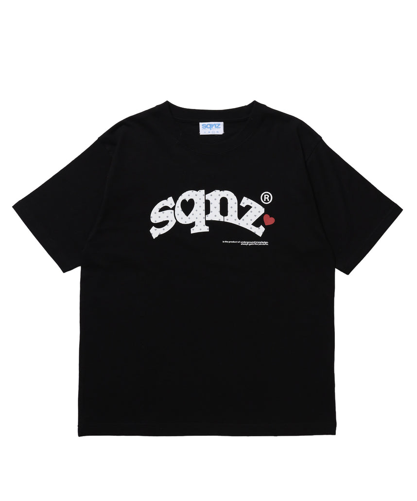 sqnz（エスキュンズ）】sqnz heart dot logo pt tee / ユニセックス T