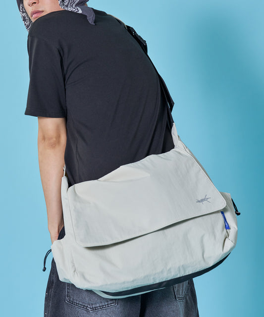 テックショルダーバッグ / TECH SHOULDER BAG グレー