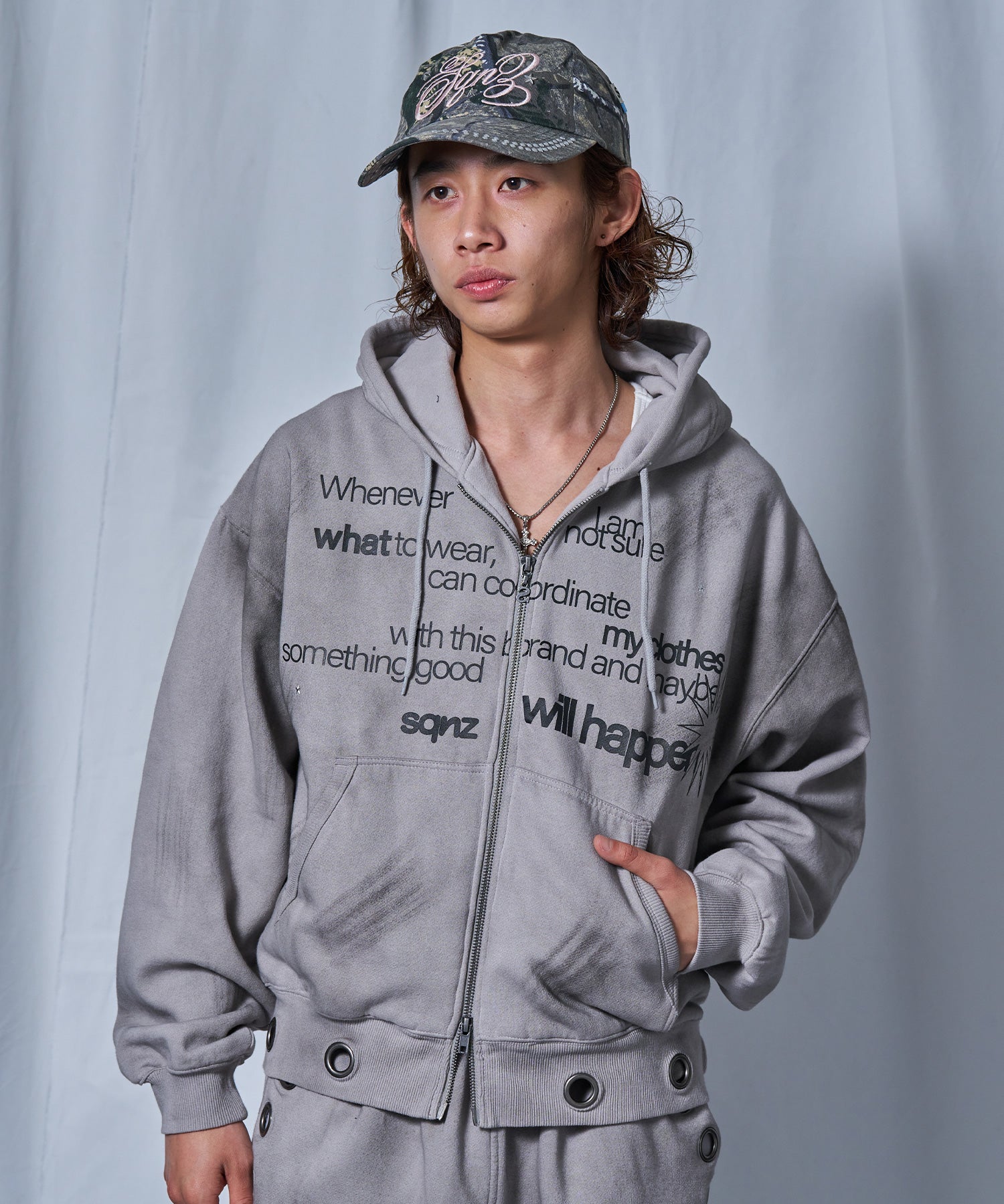 sqnz eyelet zip pk/ジップパーカースタッズフーディハトメ裏起毛 sqnz（エスキュンズ）sqnz eyelet zip pk / ジップパーカー 刺繍