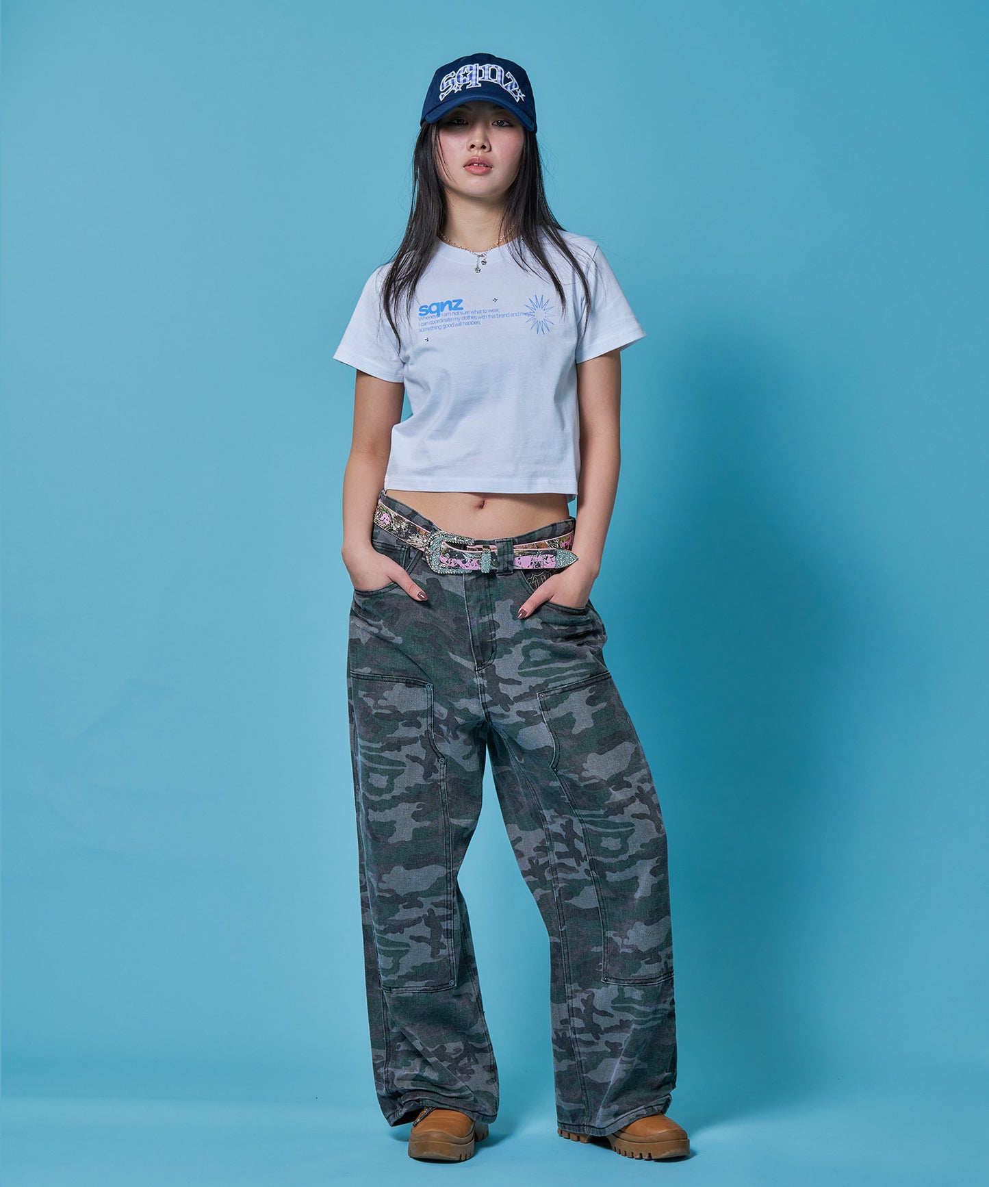 sqnz logo babe tee / 半袖 ワンポイント レディース クルーネック ピチT ちびT へそ出し ホワイト