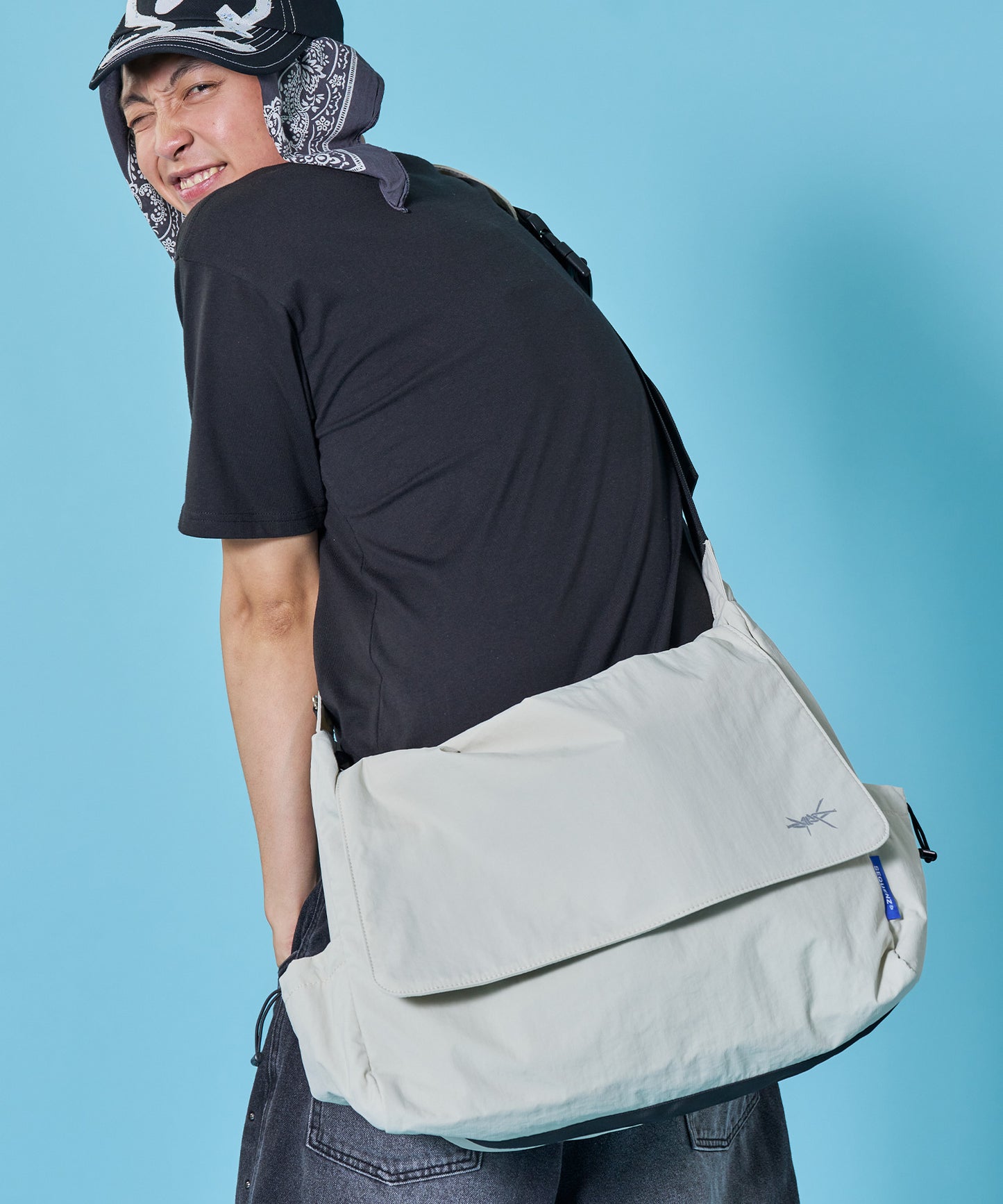 テックショルダーバッグ / TECH SHOULDER BAG グレー