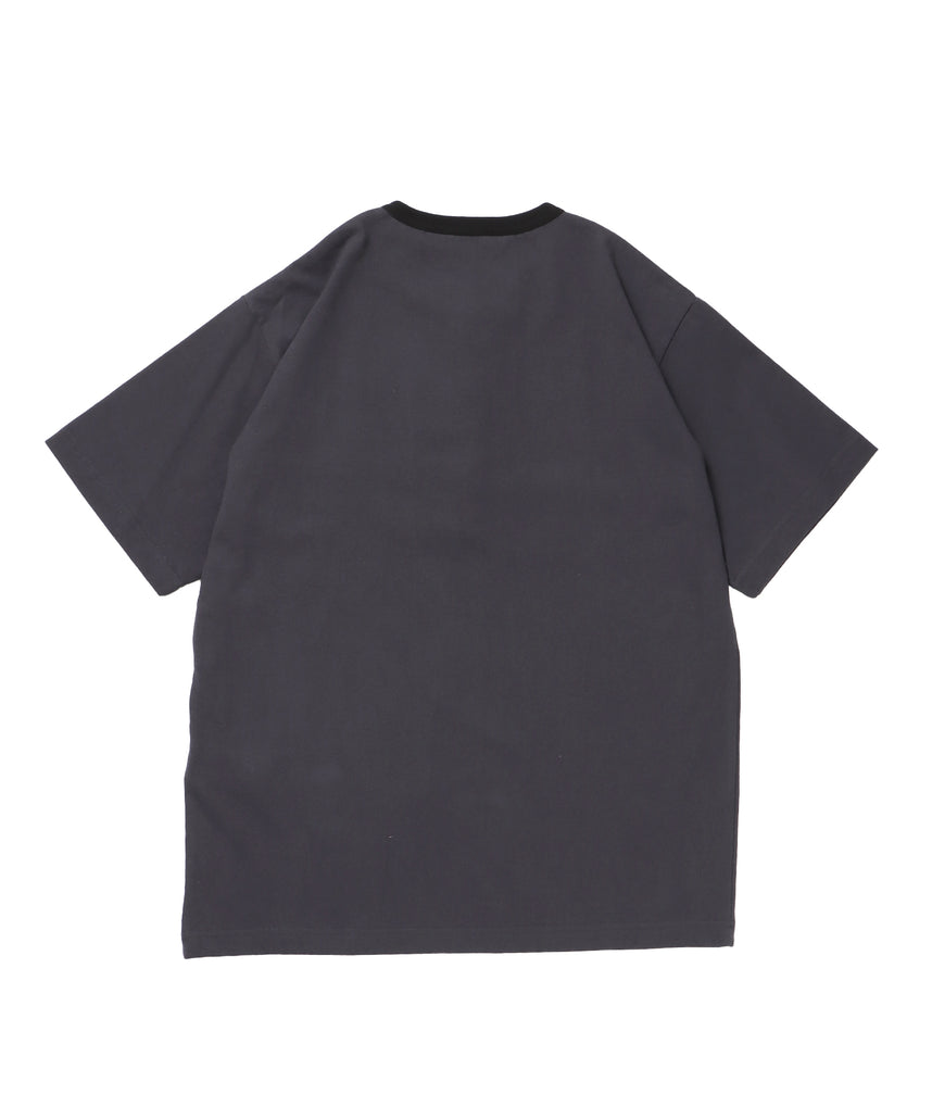 RINGER HENLEY TEE / Tシャツ 半袖 クルーネック ヘンリーネック ワンポイント クラシックフィット リンガー ワンポイント チャコール