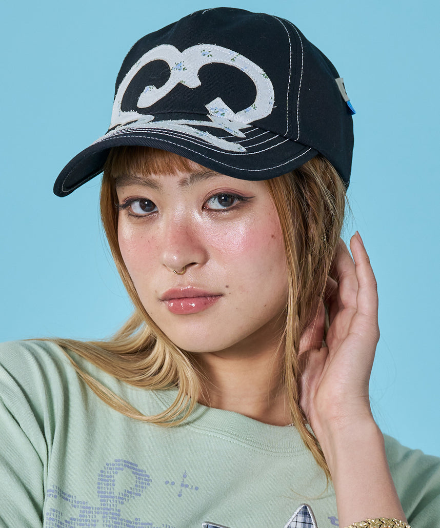 ※WEB限定 / ワッペン / またぎデザインキャップ /sqnz logo applique stitch cap ブラック