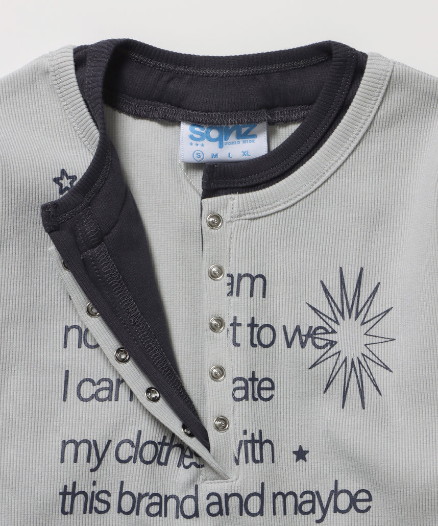 sqnz fake layered henley star l/s tee / 長袖 プリント ヘンリー フェイクレイヤード ツートーン ライトグレー