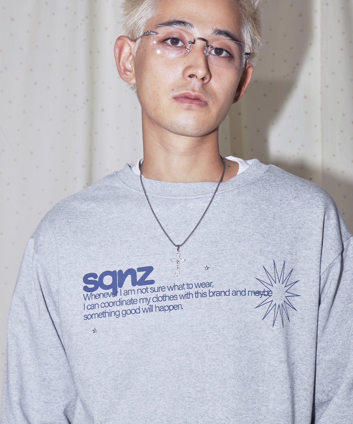 sqnz star studs logo sweat / ワンポイント プリント スウェット クルーネック 裏毛 グレー