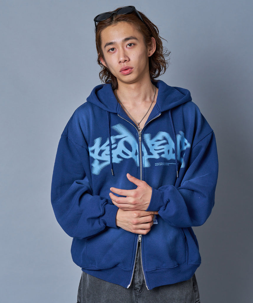 Nasu Farm Village ジップパーカー ネイビー　Lサイズ　美品！ ロゴプリントジップパーカー / FADE ZIP P/K ネイビー ≪SET UP着用