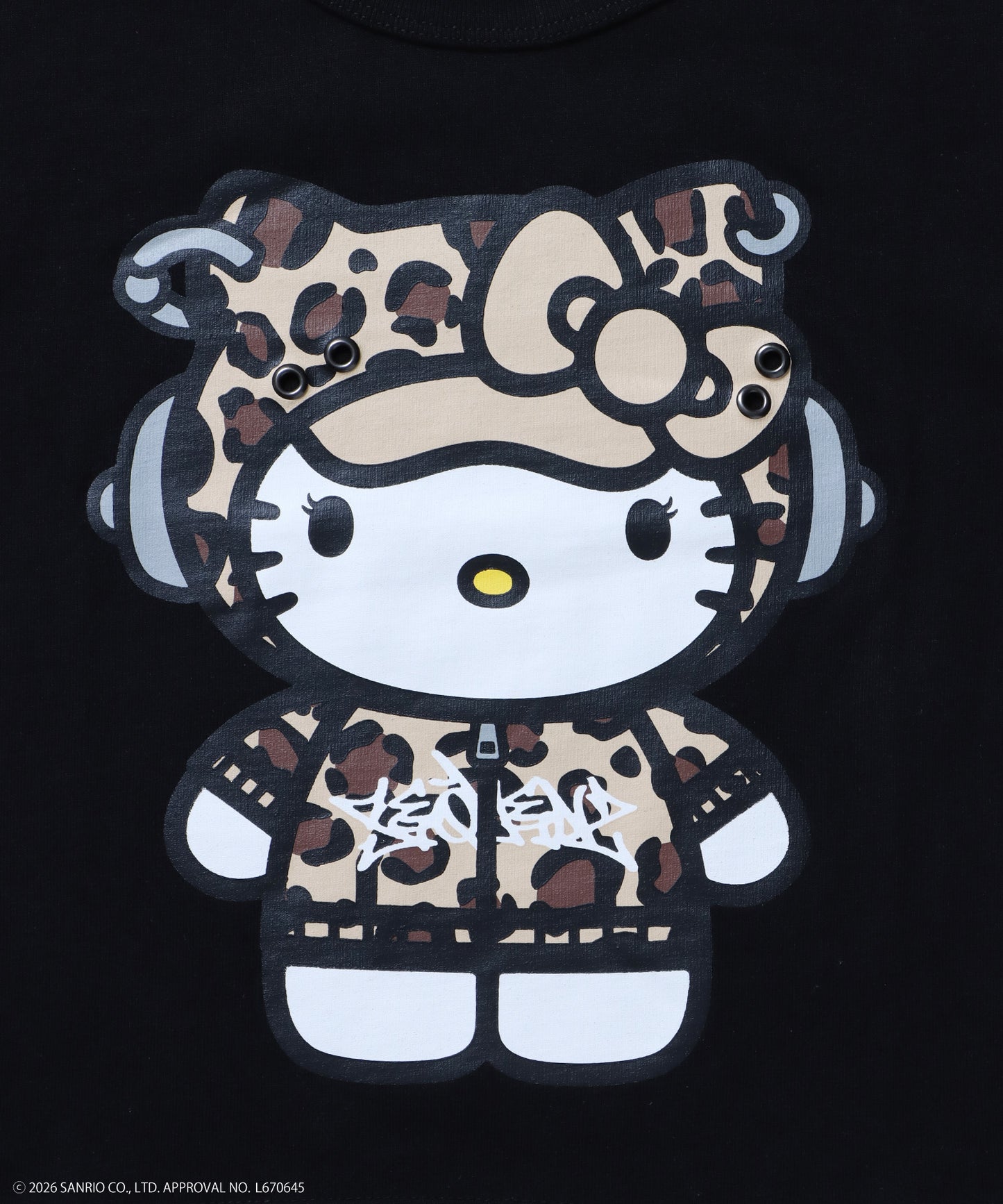 HK EYELET TEE / ハローキティ キティちゃん 半袖 クルーネック プリント ワンポイント ハトメ ブラック