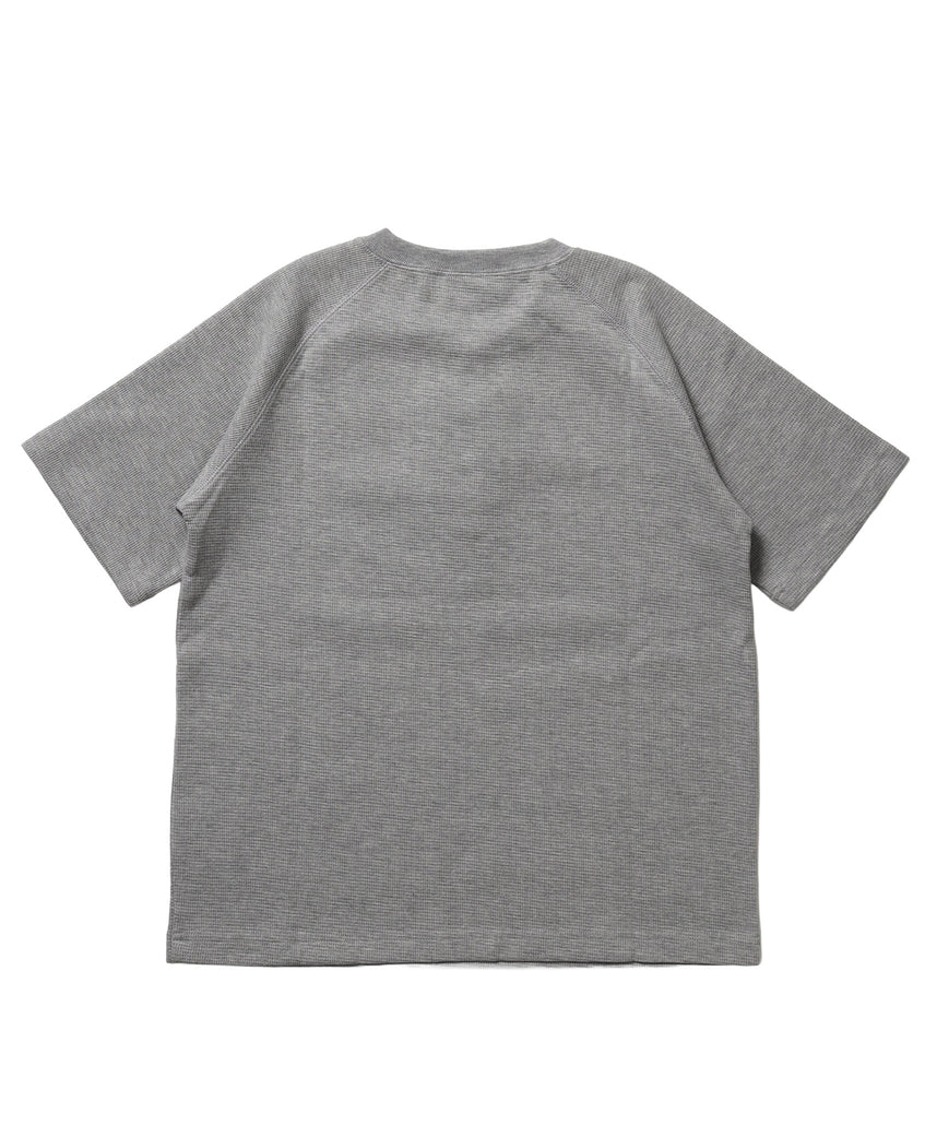 ※WEB限定 / 半袖 ヘンリーネック ラグラン ワンポイント ユニセックス レイヤード / sqnz thermal metal button tee グレー