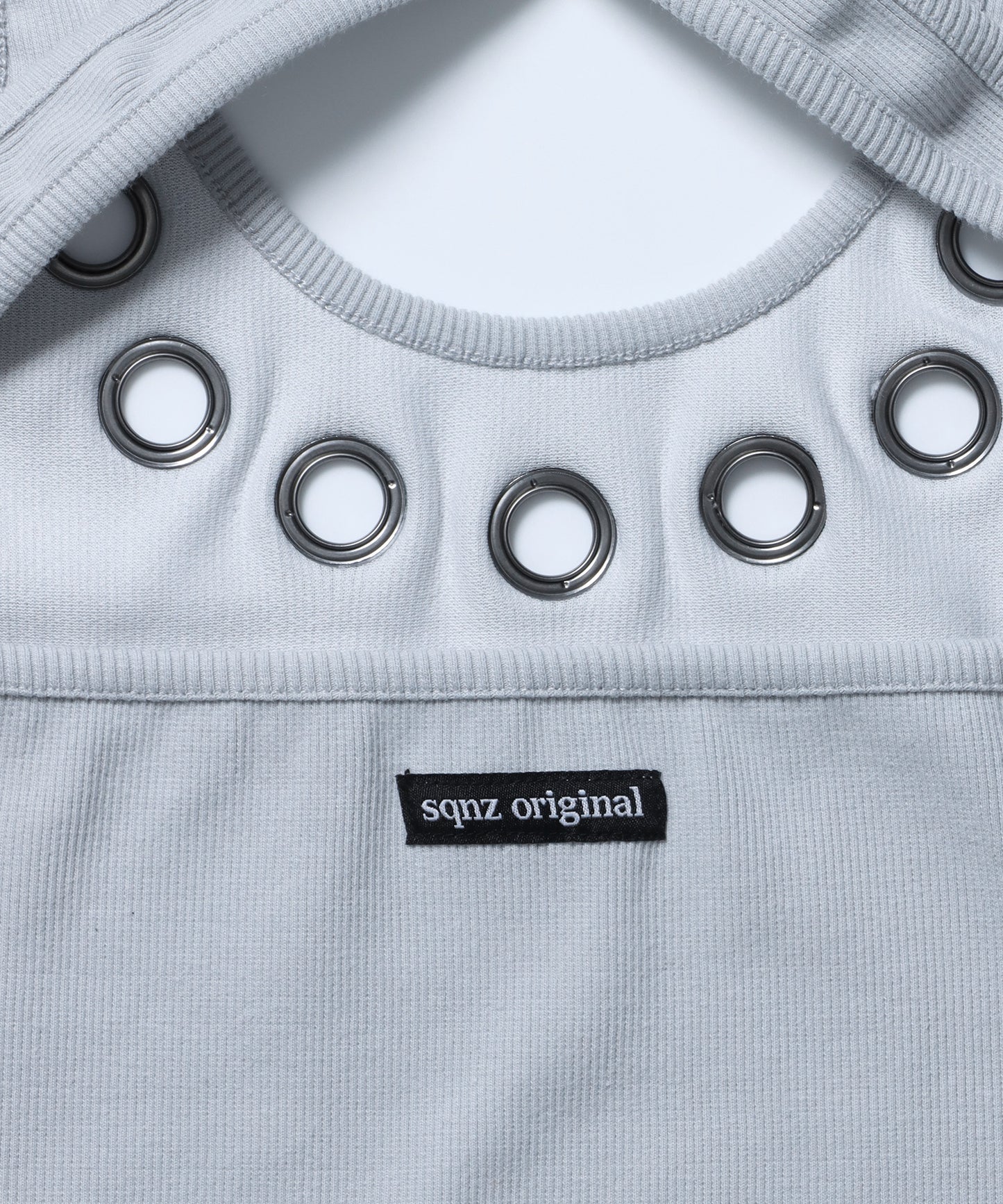 ※WEB限定 / レディースアイレットタンクトップ / sqnz halter neck eyelet tank top ライトグレー