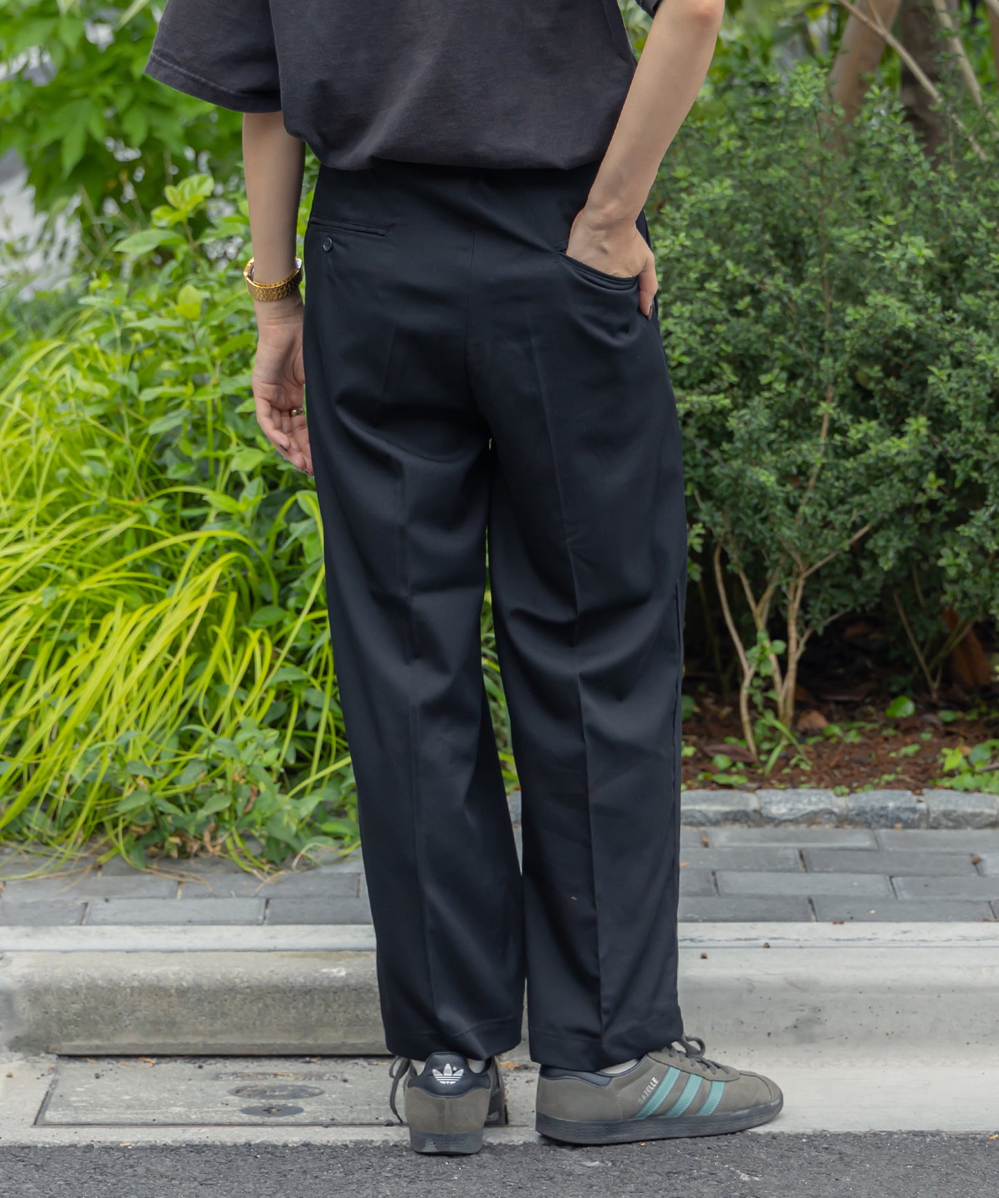 【FFEIN(フェイン)】TR SIDE GATHER ANKLE PANTS / TR サイドギャザー アンクルスラックス チャコール