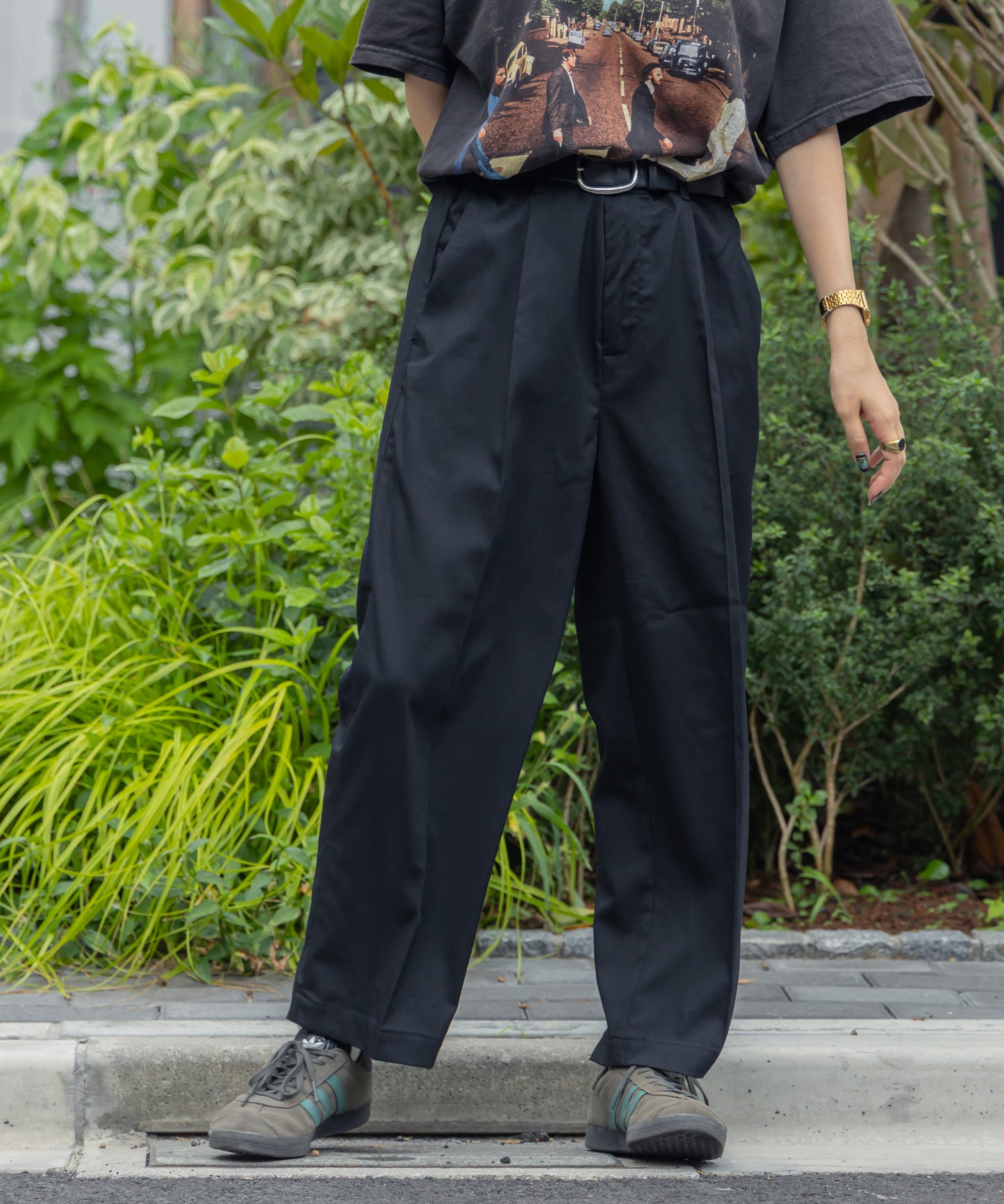 【FFEIN(フェイン)】TR SIDE GATHER ANKLE PANTS / TR サイドギャザー アンクルスラックス チャコール