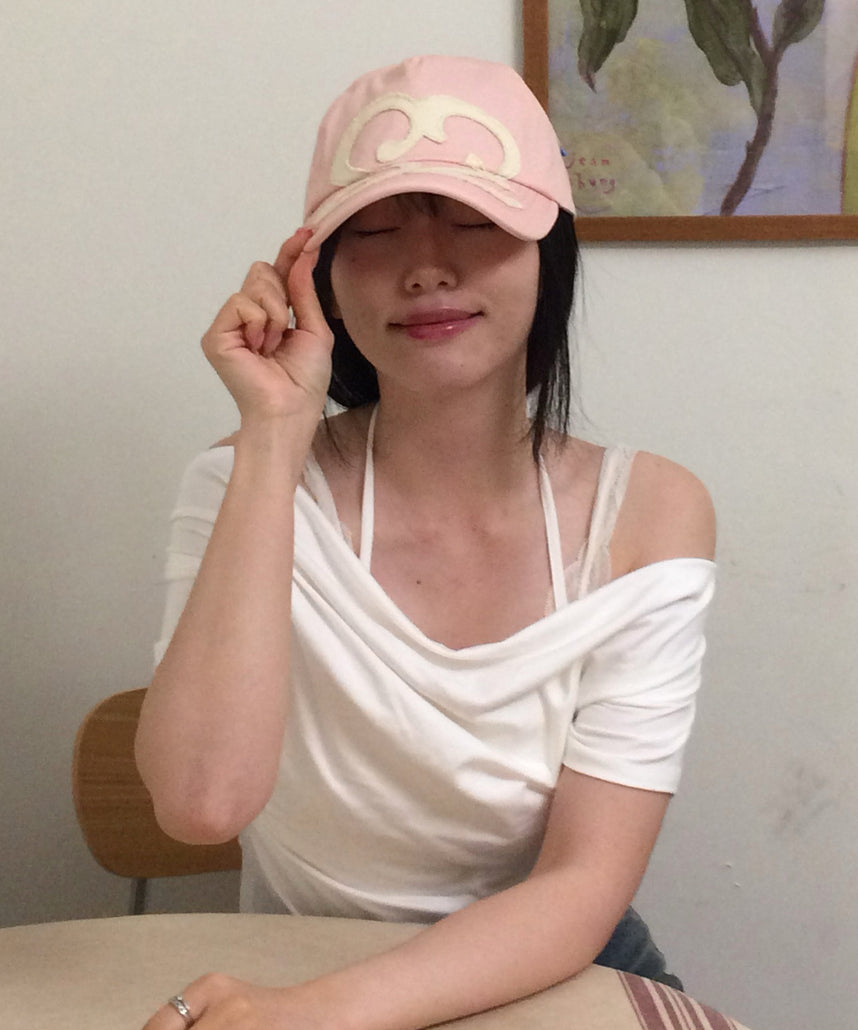 ※WEB限定 / ワッペン / またぎデザインキャップ /sqnz logo applique stitch cap ピンク