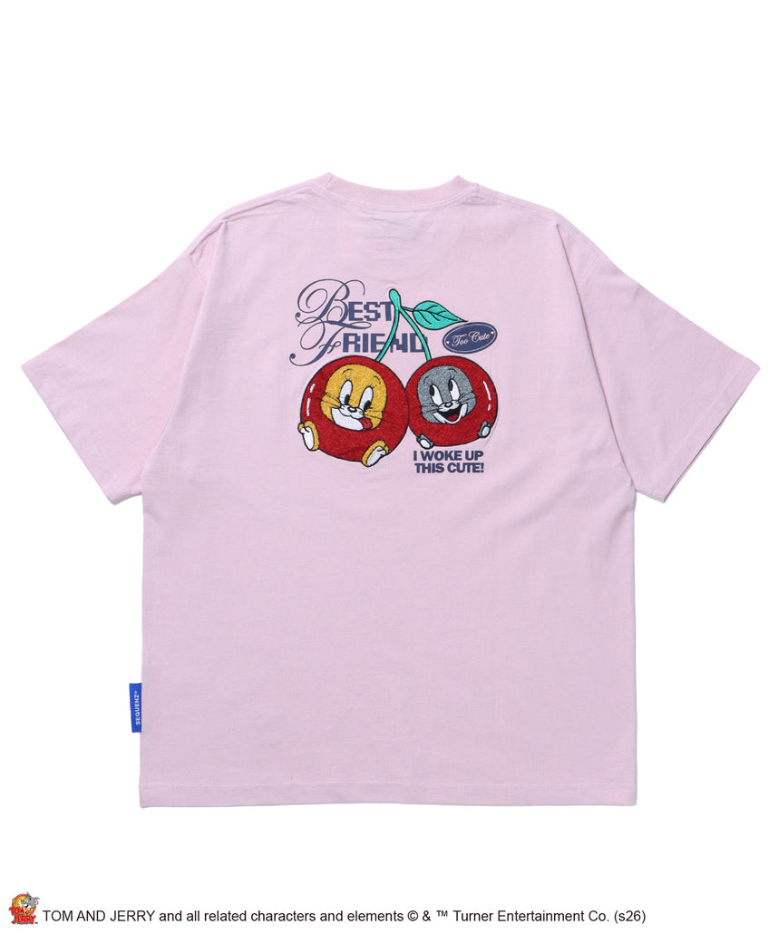 TJ CHERRY FLOCKY S/S TEE / トムとジェリー Tシャツ 半袖 クルーネック プリント 刺繍 オーバーサイズ ライトピンク