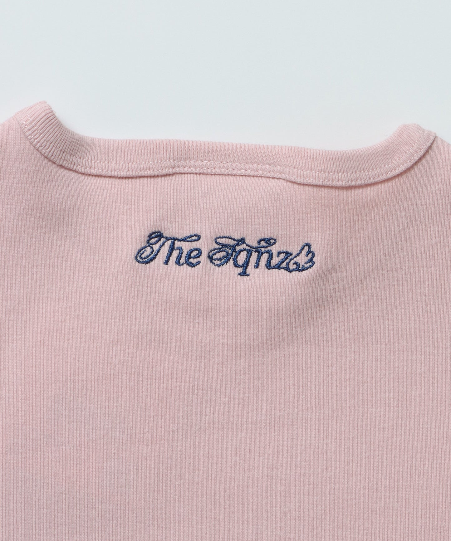 ≪予約商品≫※WEB限定 / レディースワンポイントロゴ半袖Tシャツ / sqnz logo compact tee ライトピンク
