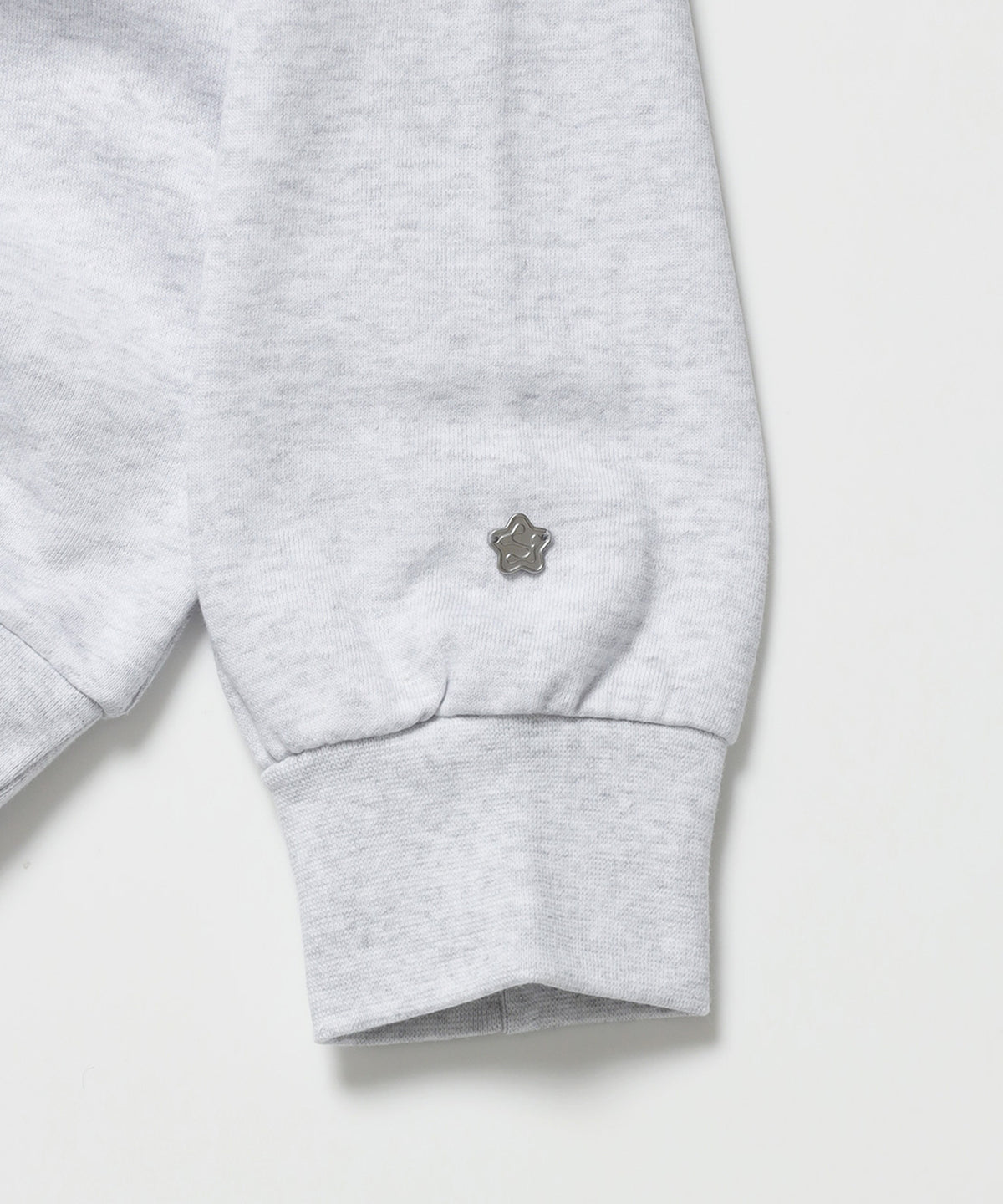 ※WEB限定  サークルハート刺繍裏起毛スウェット / sqnzU basic logo c/n アッシュグレー