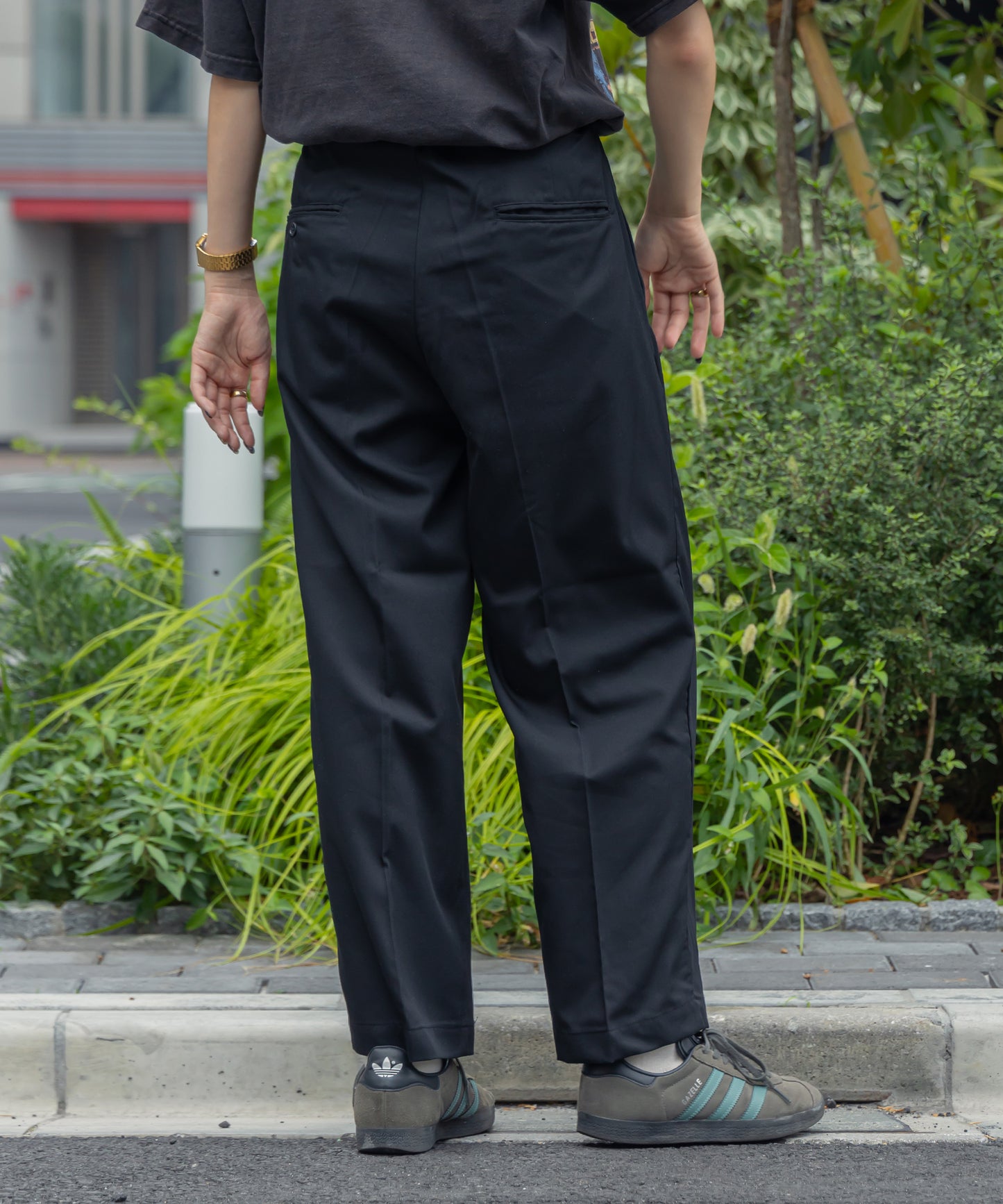 【FFEIN(フェイン)】TR SIDE GATHER ANKLE PANTS / TR サイドギャザー アンクルスラックス チャコール