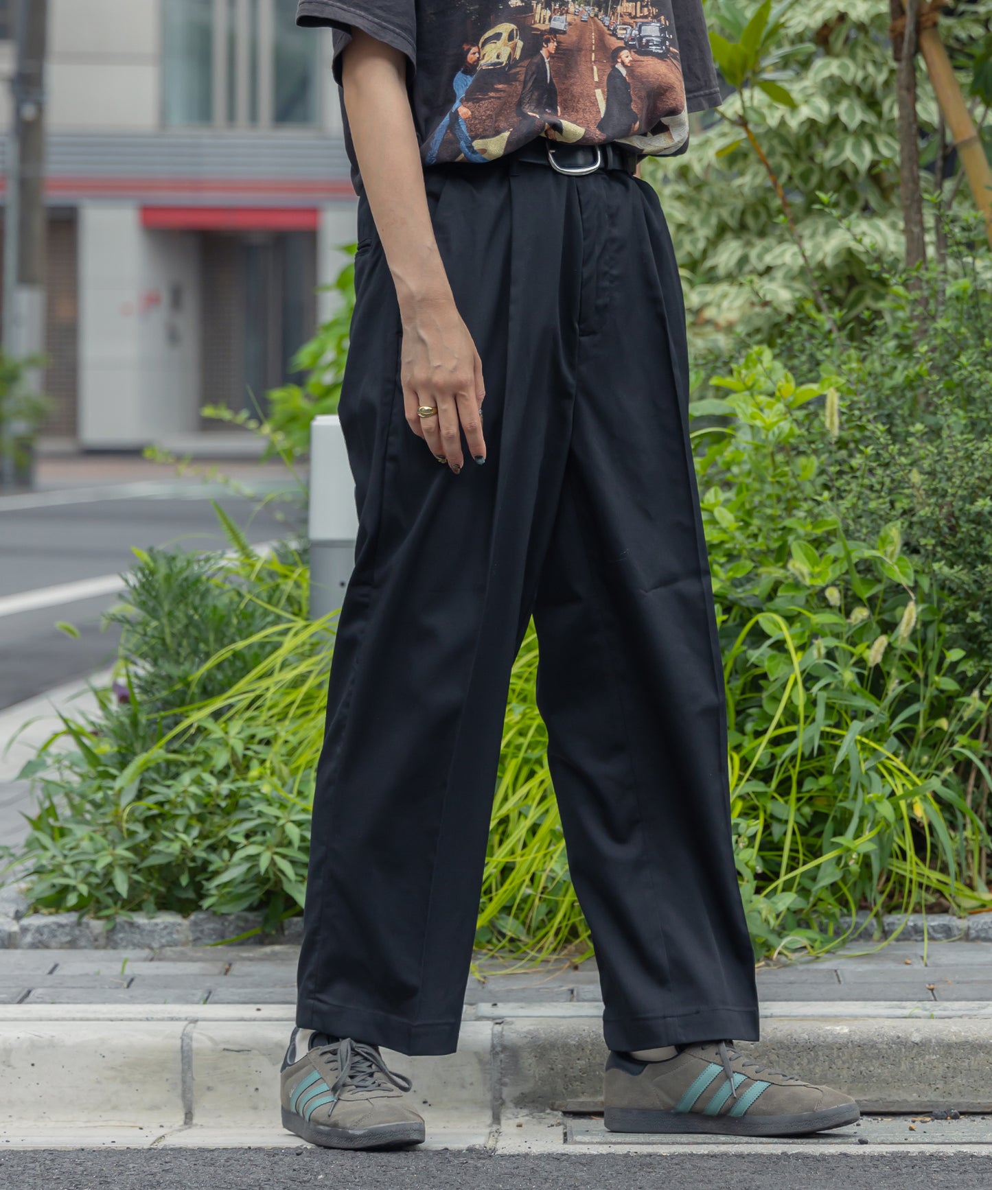 【FFEIN(フェイン)】TR SIDE GATHER ANKLE PANTS / TR サイドギャザー アンクルスラックス チャコール