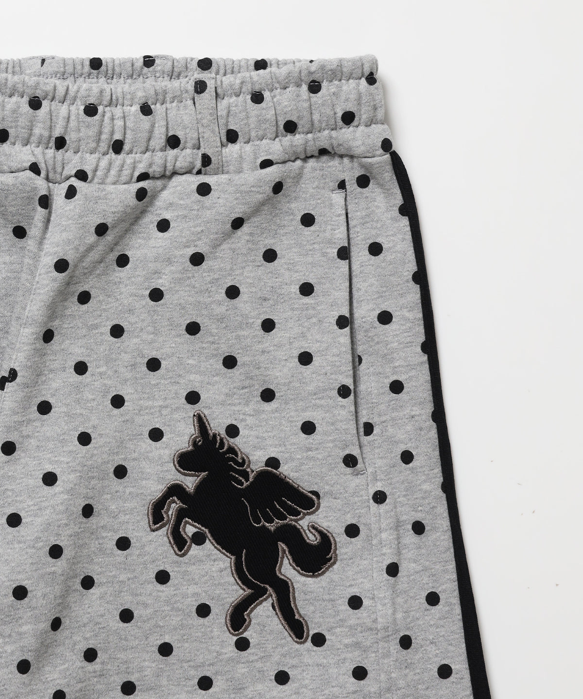 ※WEB限定 / ユニコーンワッペン刺繍トラックパンツ / sqnzU horse track pants 柄81