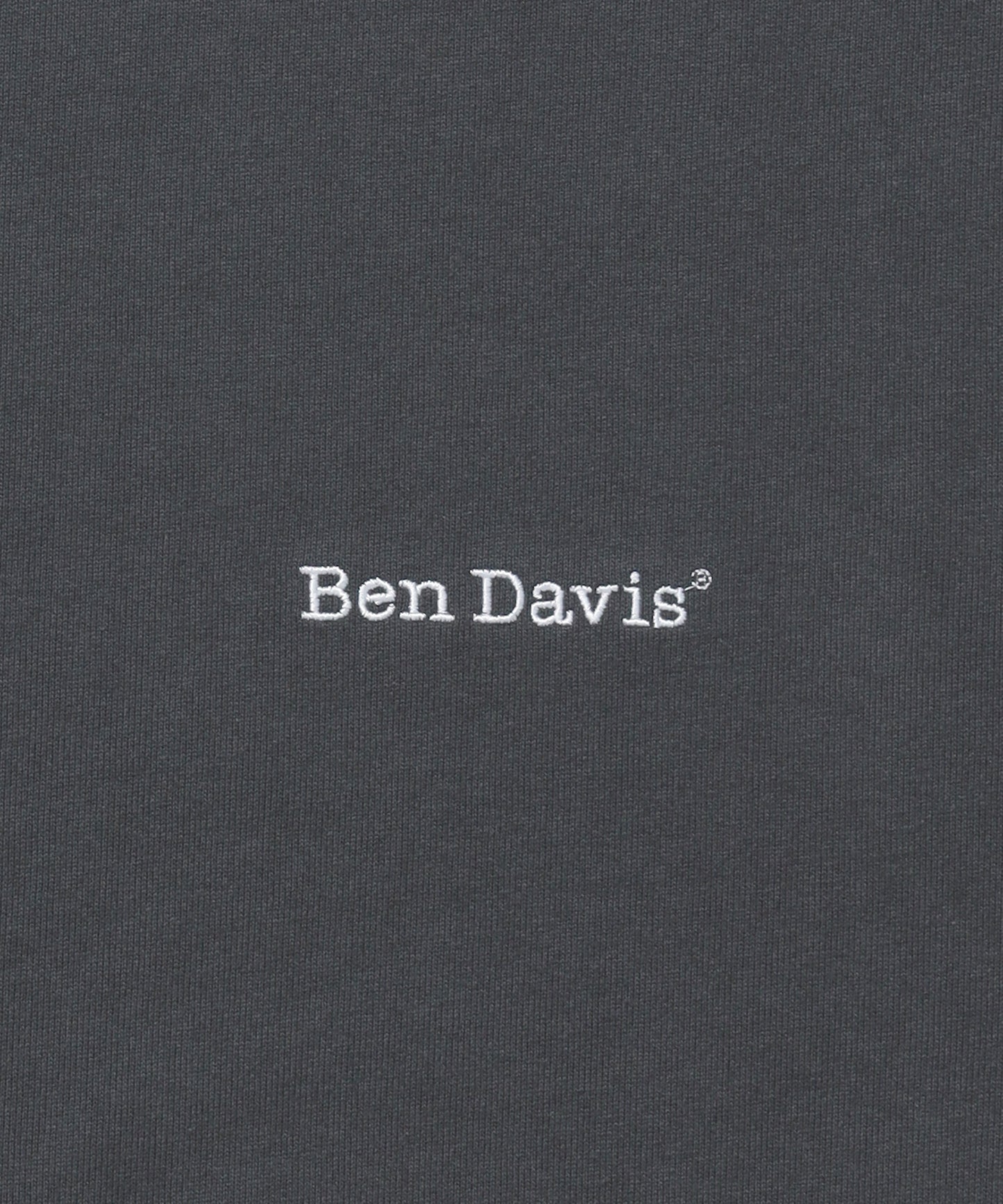 BEN'S EMB TEE / スケーター ワンポイント Tシャツ シンプル スクウェアロゴ 刺繍 半袖 チャコール