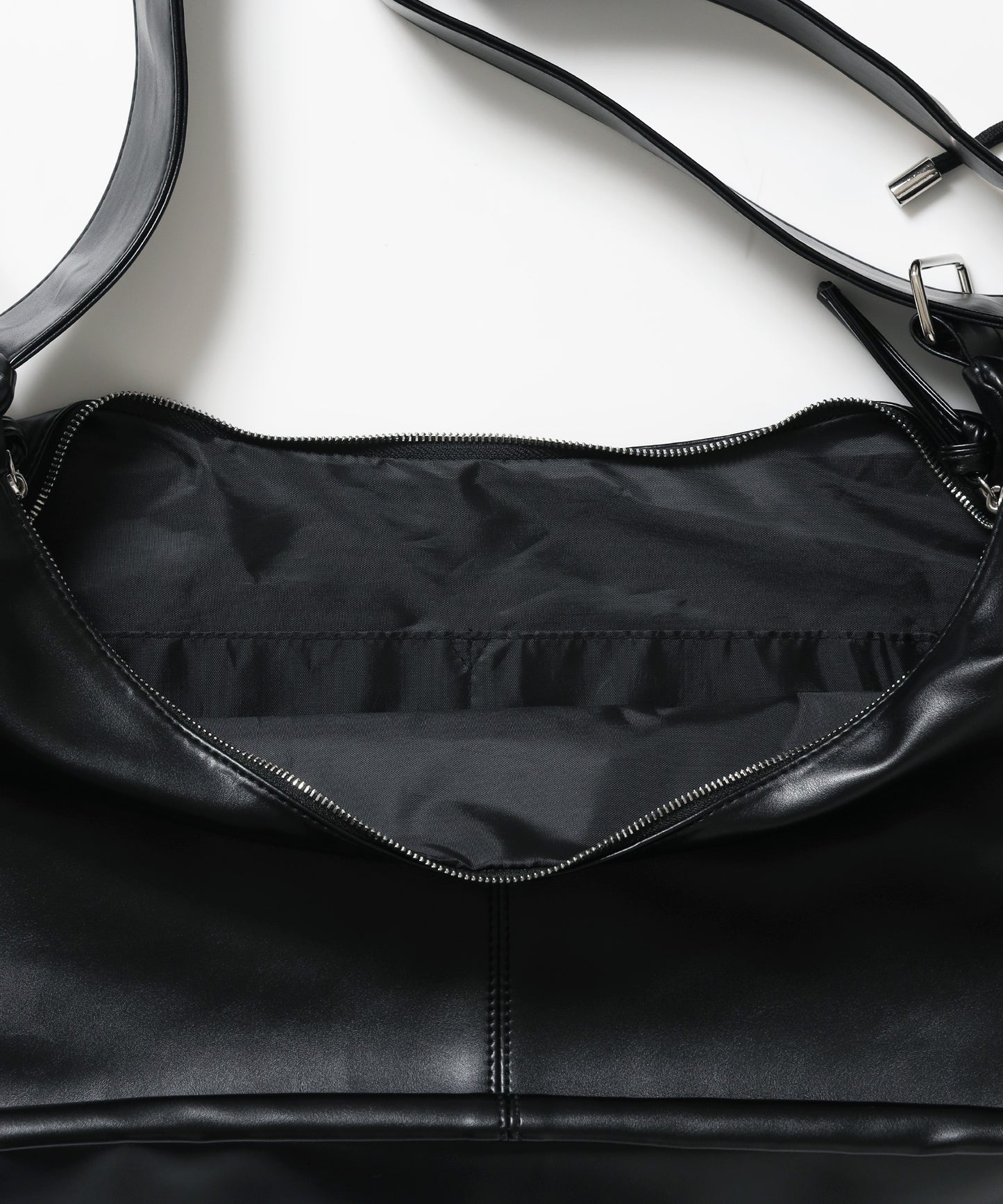 ※WEB限定 / フェイクレザー フェイクスエード メタルプレート 雑貨 バック / シャーリングショルダーバック / sqnz shirring bag ブラック