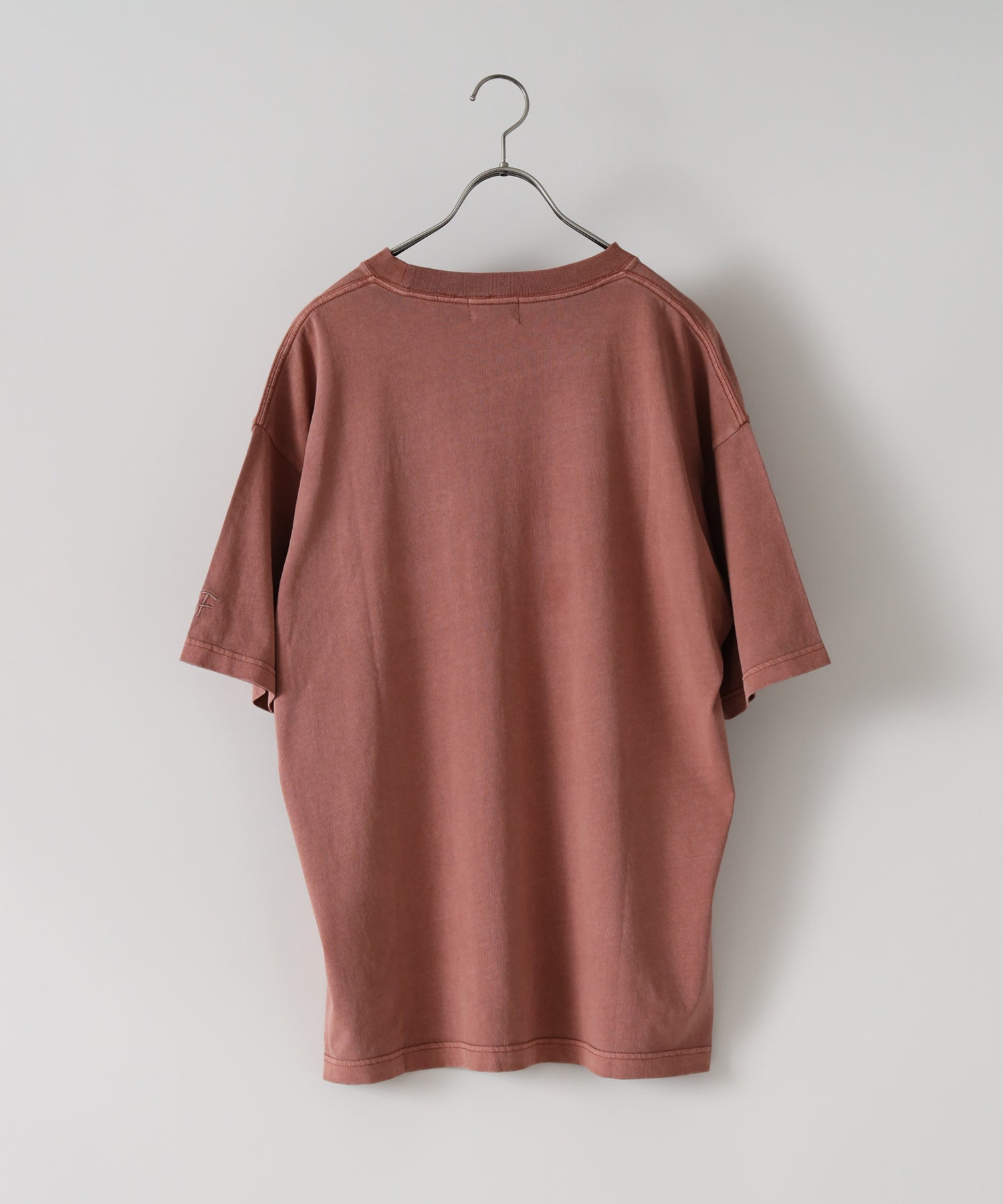 【FFEIN】ヴィンテージライクロゴ刺繍ポケットTシャツ / ピンク