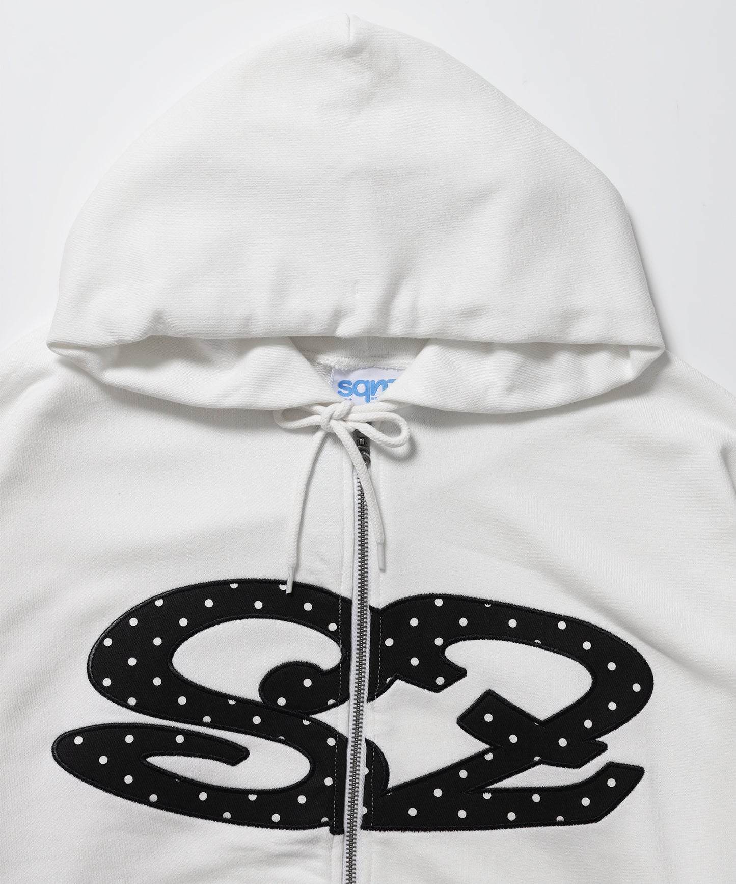 ≪予約商品≫※WEB限定 / アソートまたぎジップパーカー / sqnz logo applique zip p/k ホワイト