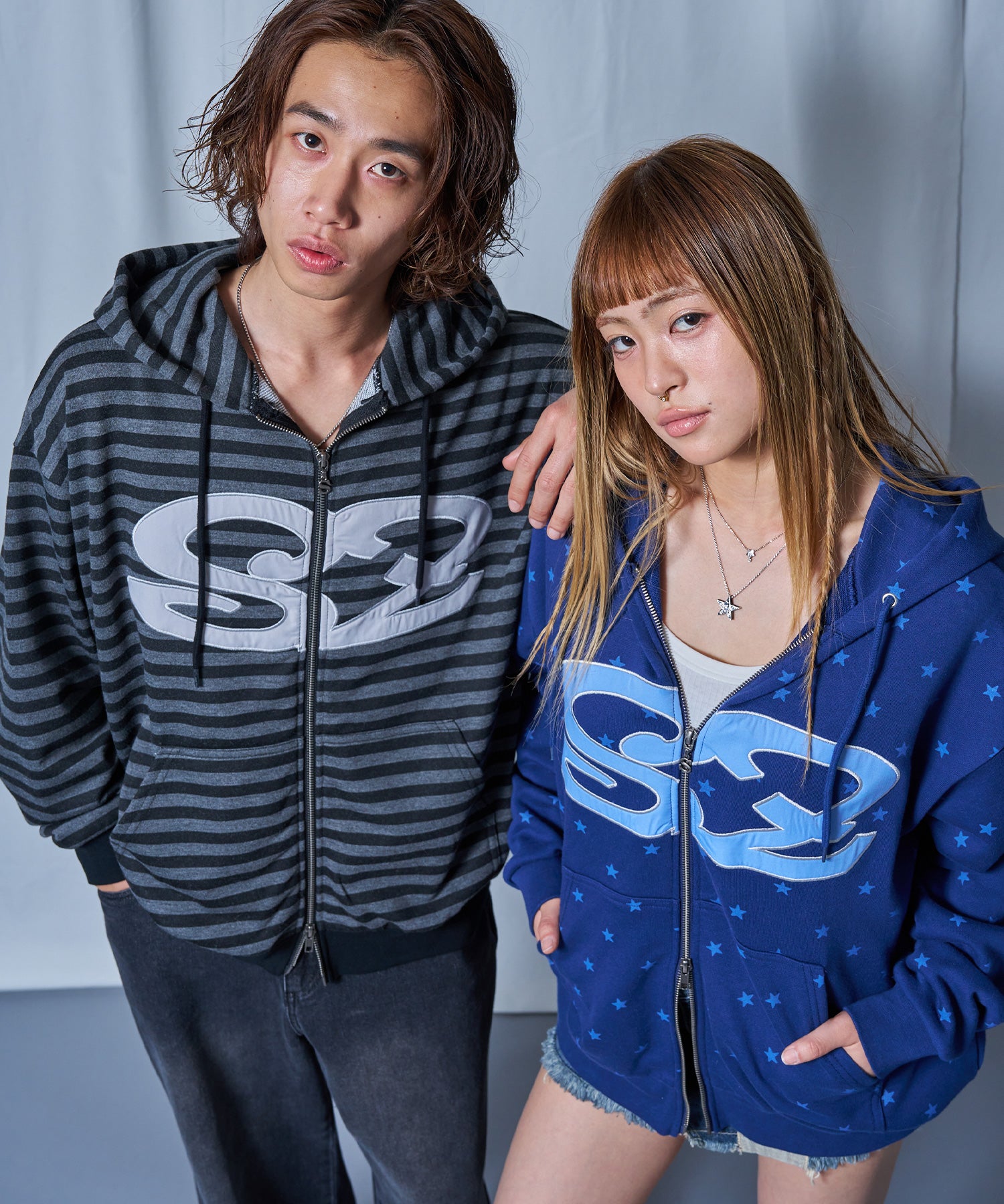 WEB限定 / アソートまたぎジップパーカー / sqnz logo applique zip p