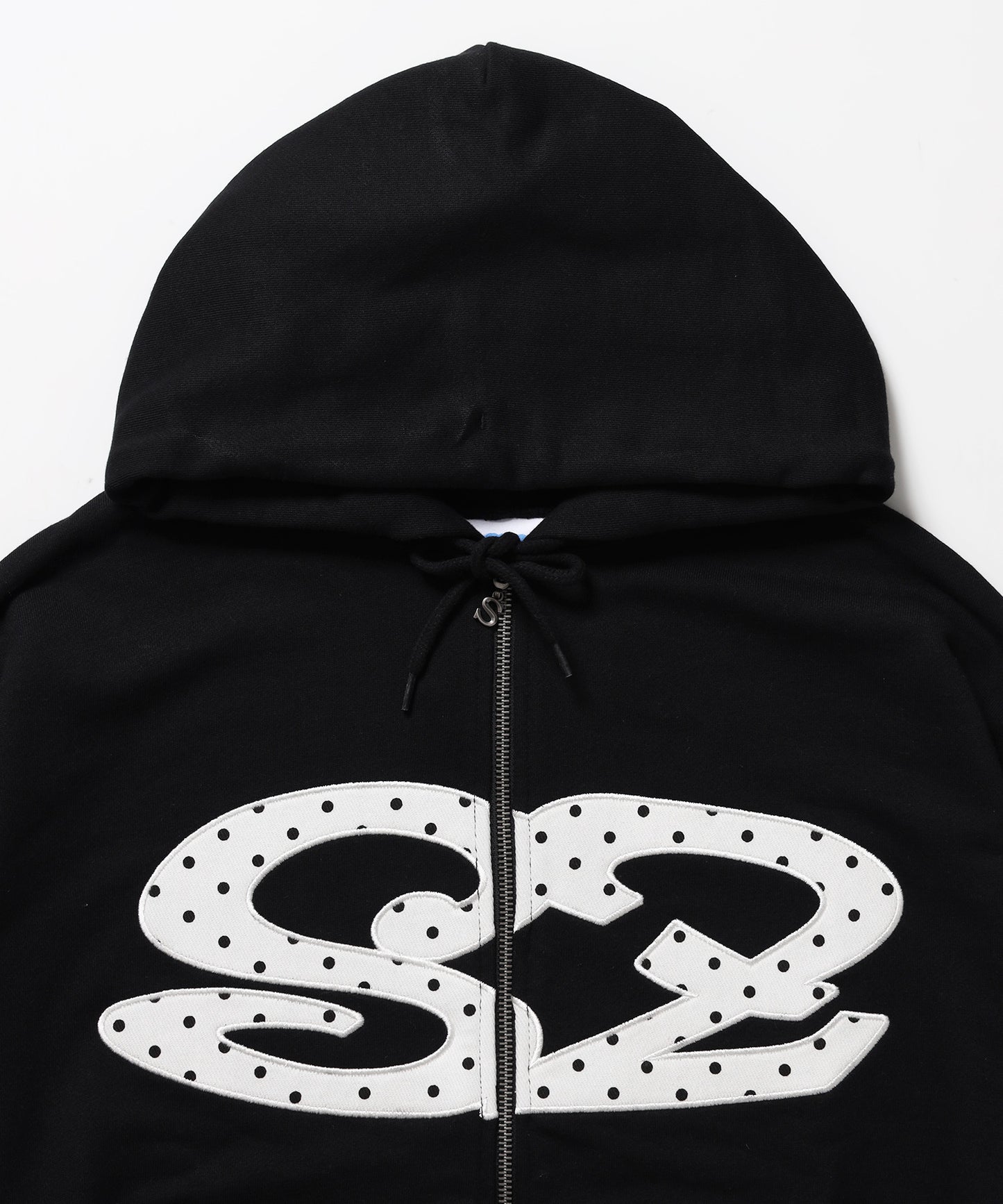 ≪予約商品≫※WEB限定 / アソートまたぎジップパーカー / sqnz logo applique zip p/k ブラック